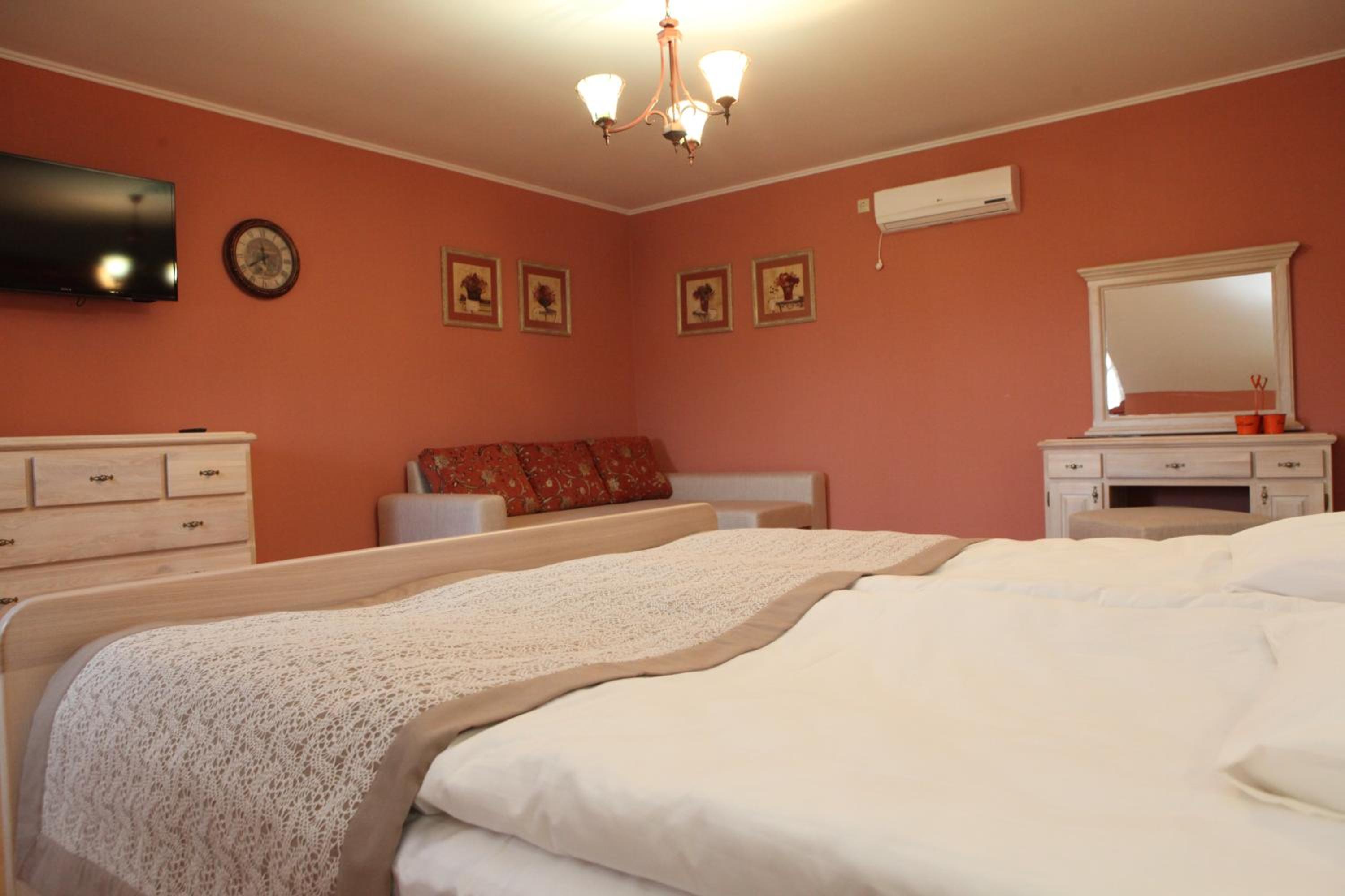Deluxe Room (2 Adults + 1 Child) photo 1