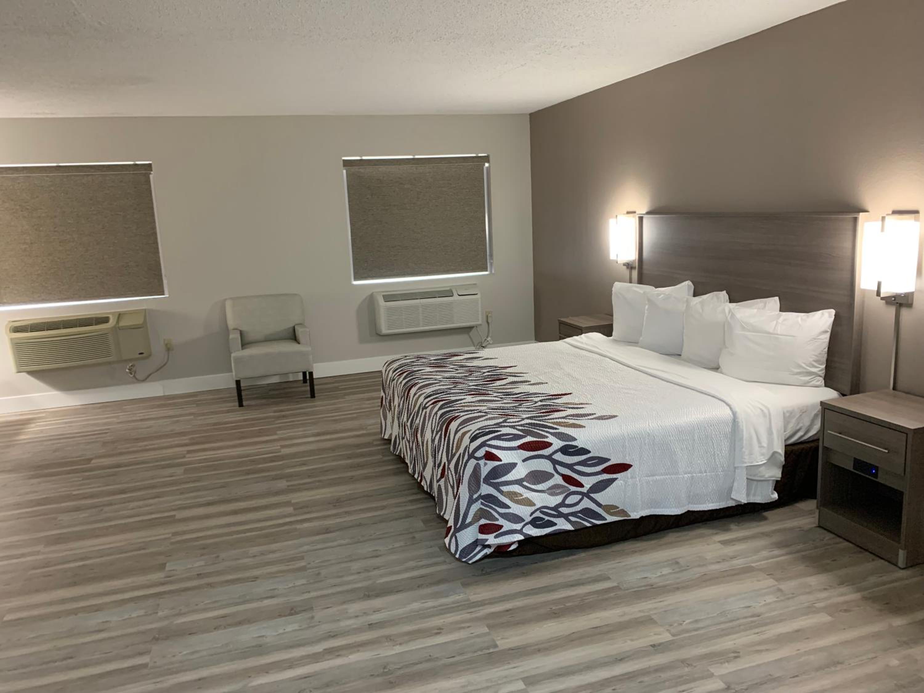 Suite King Room Non-Smoking - Photo 1