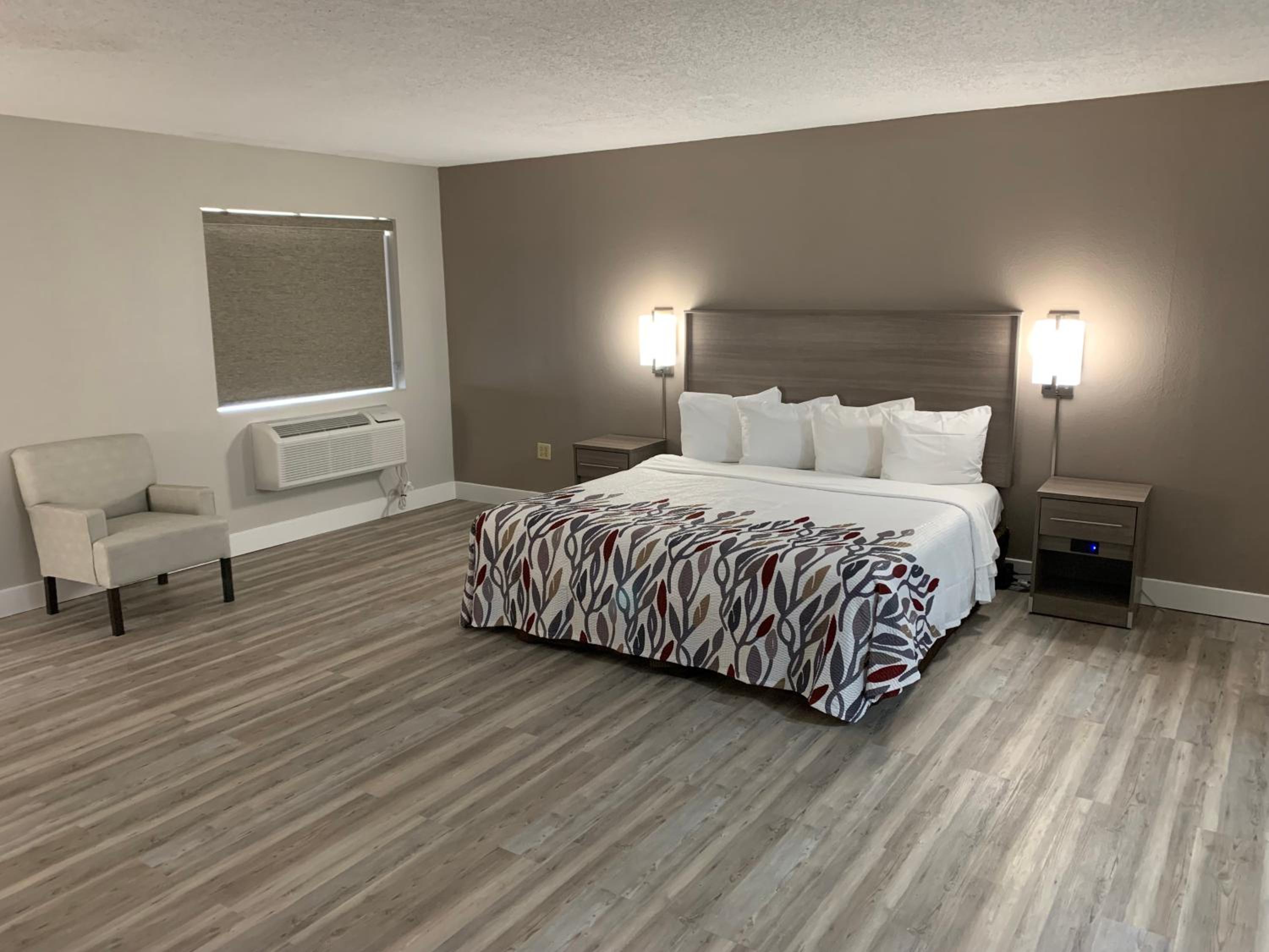 Suite King Room Non-Smoking - Photo 6