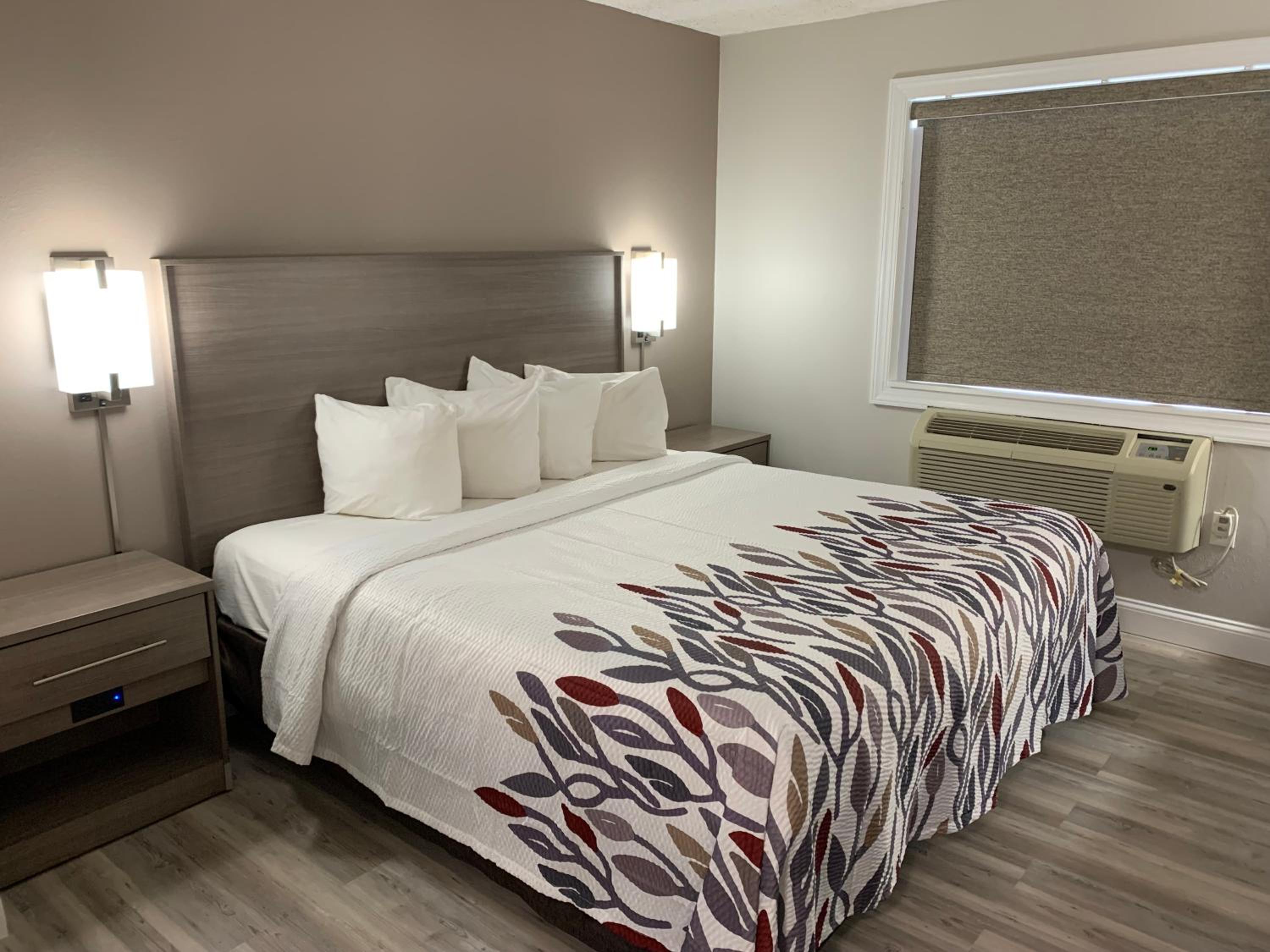 Deluxe King Room Non-Smoking - Photo 1
