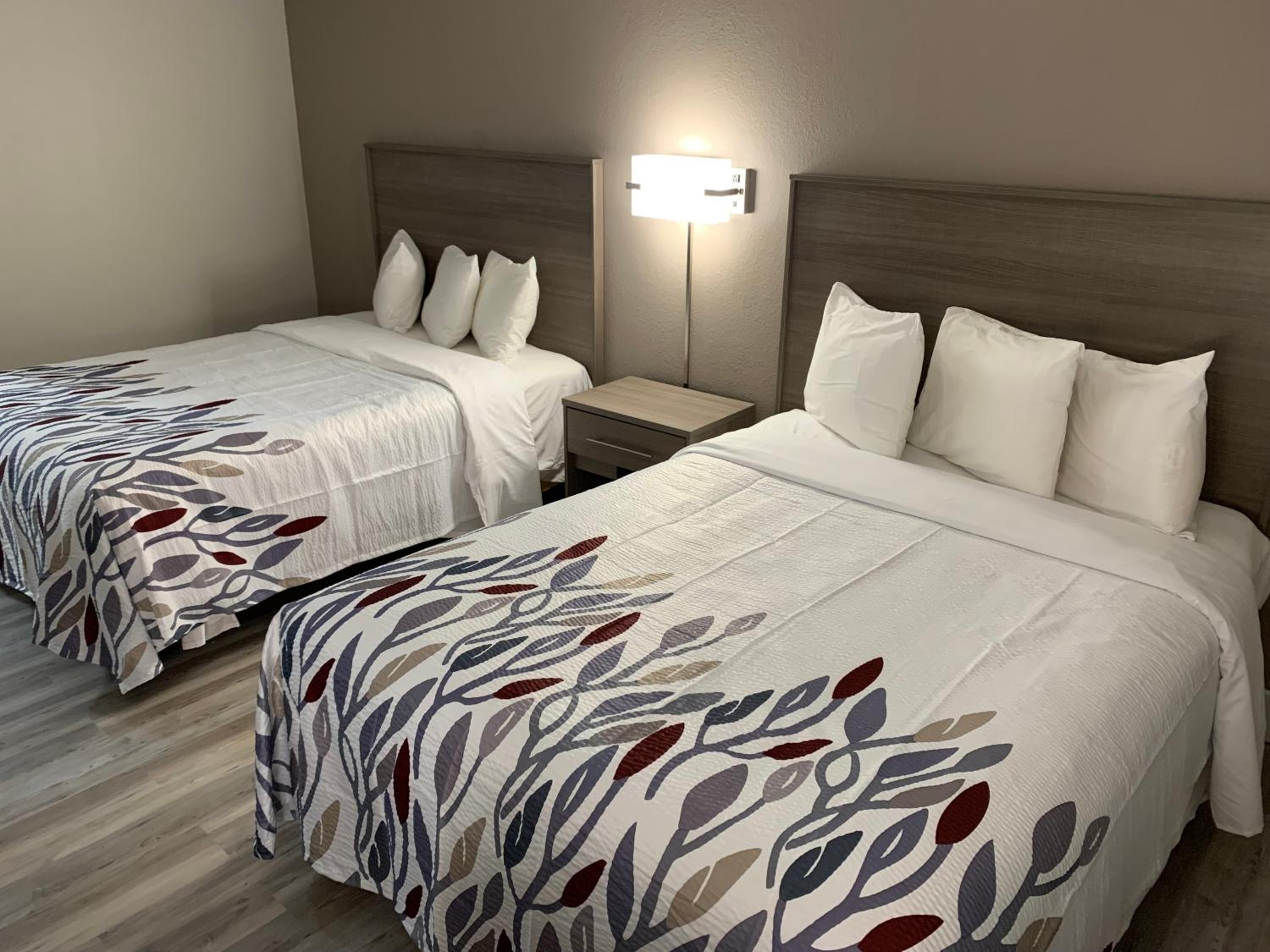 Deluxe Room with Two Queen Beds Non-Smoking - Photo 2