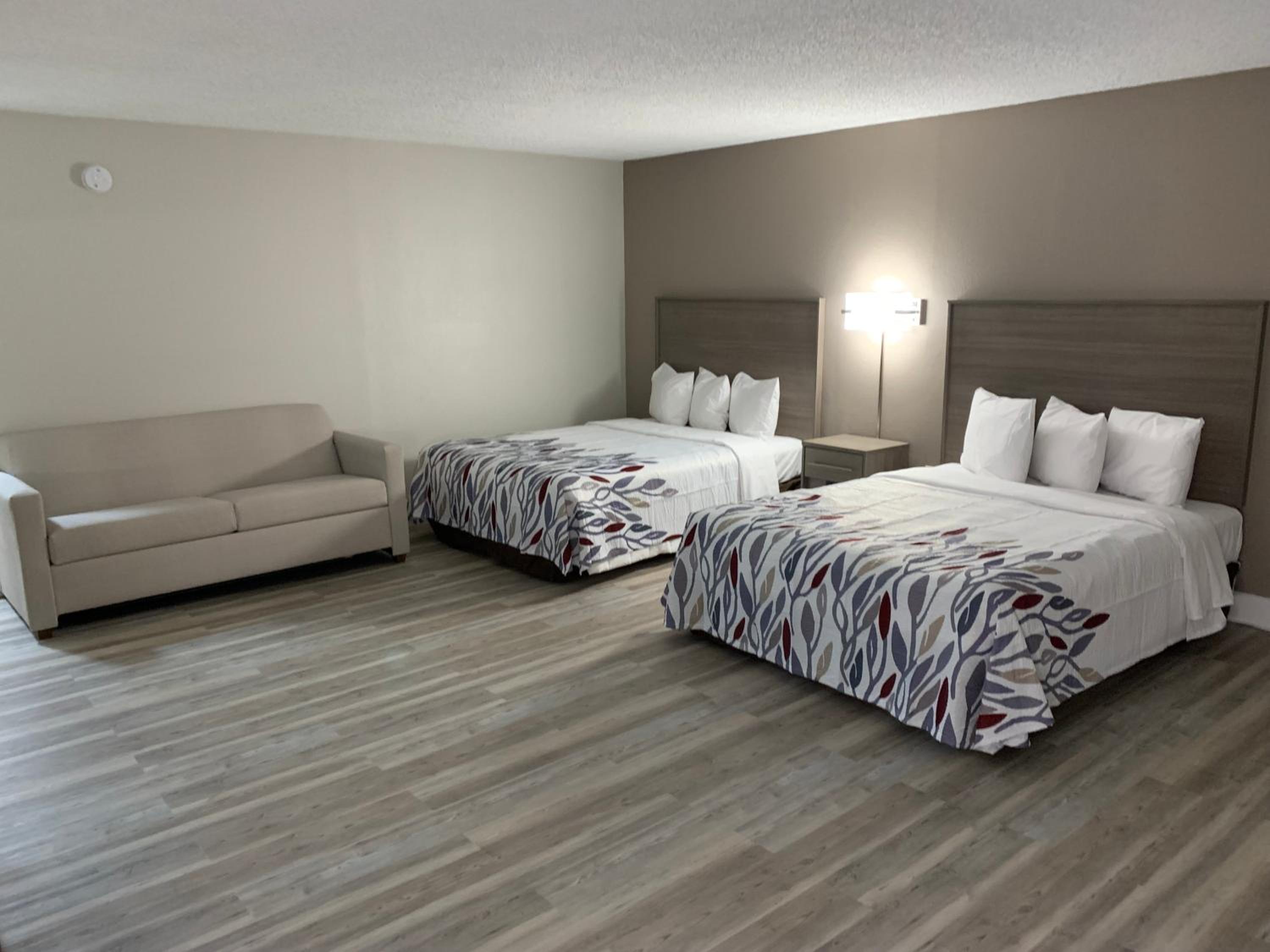 Suite with Two Queen Beds Non-Smoking - Photo 4
