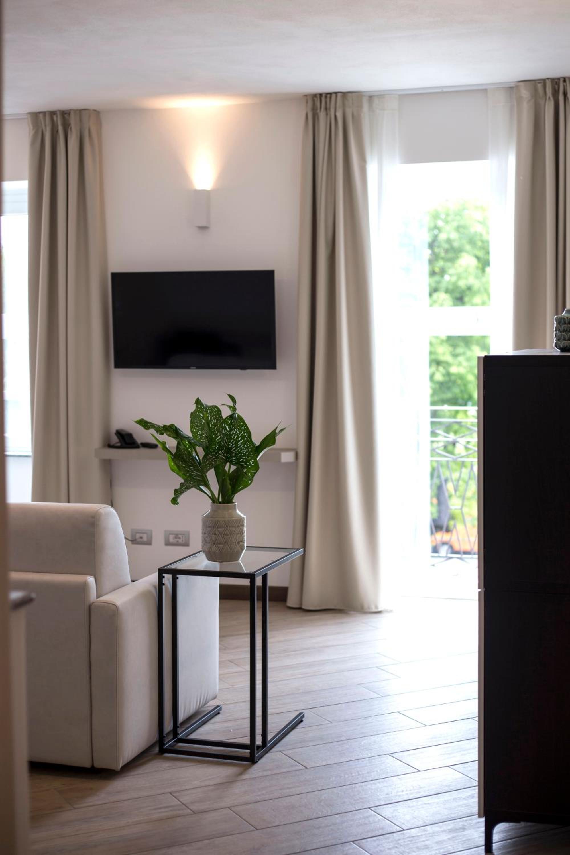 Suite with Lake View photo 2