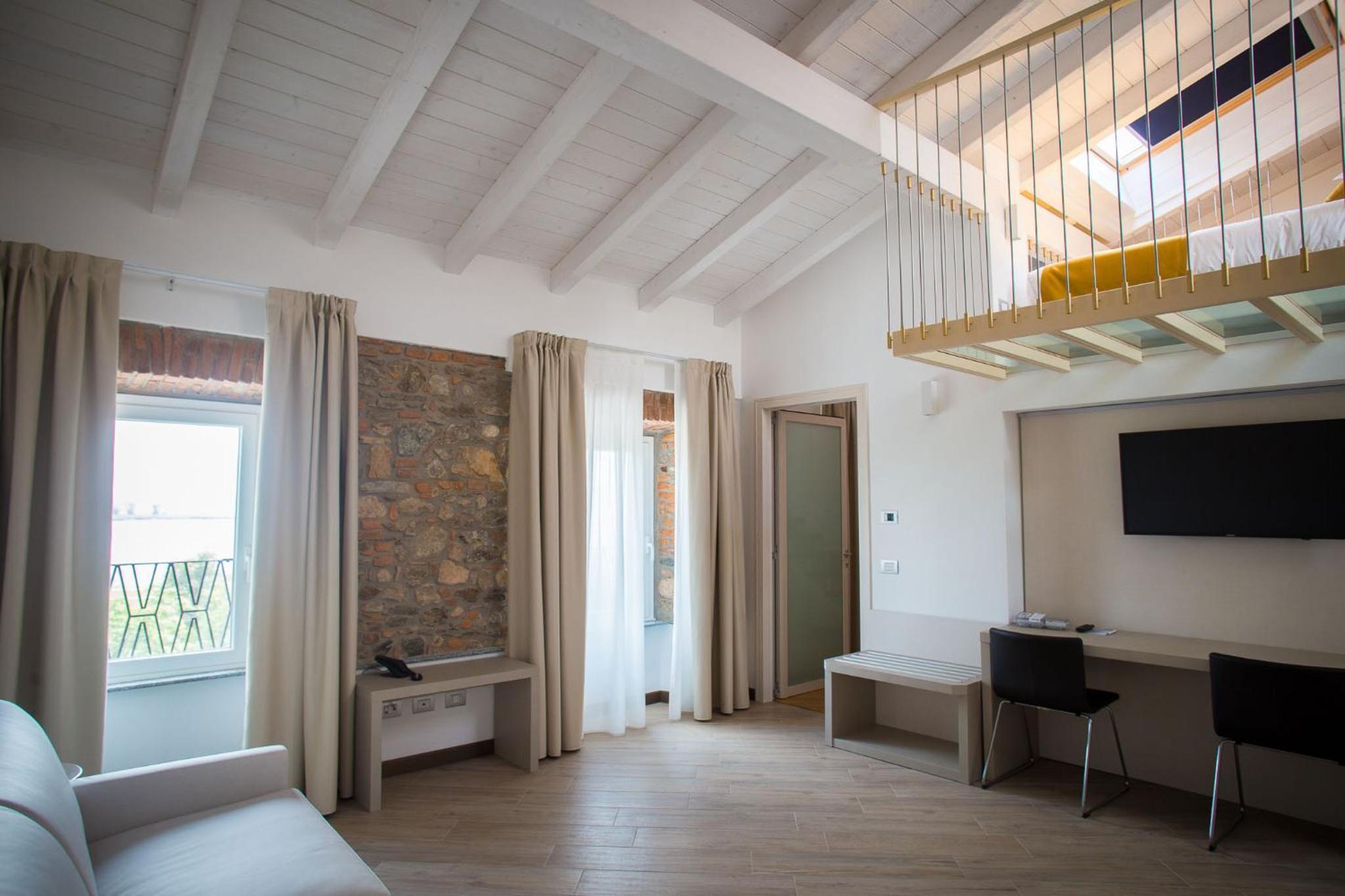Suite with Lake View photo 3
