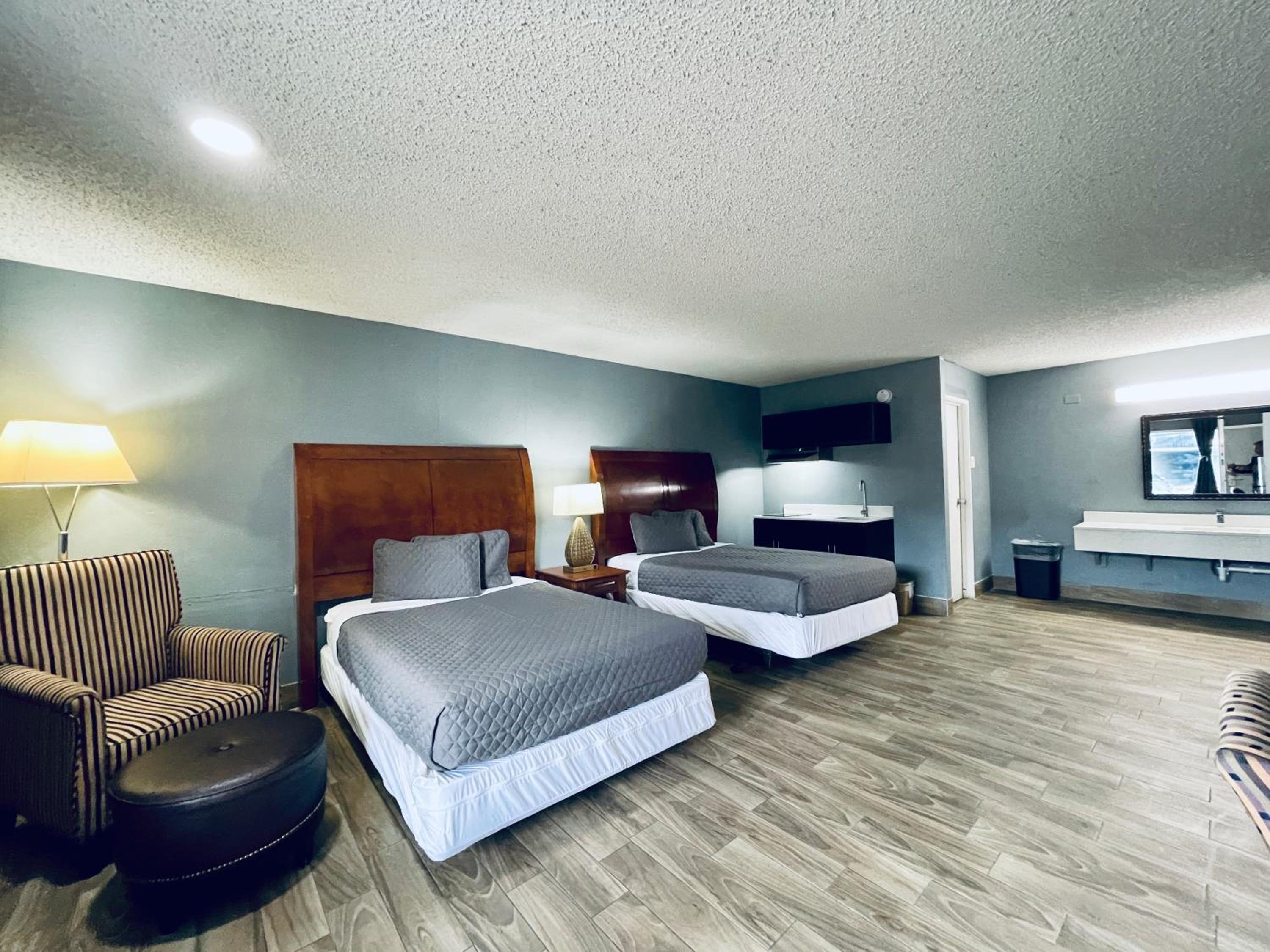 Double Room - Photo 9