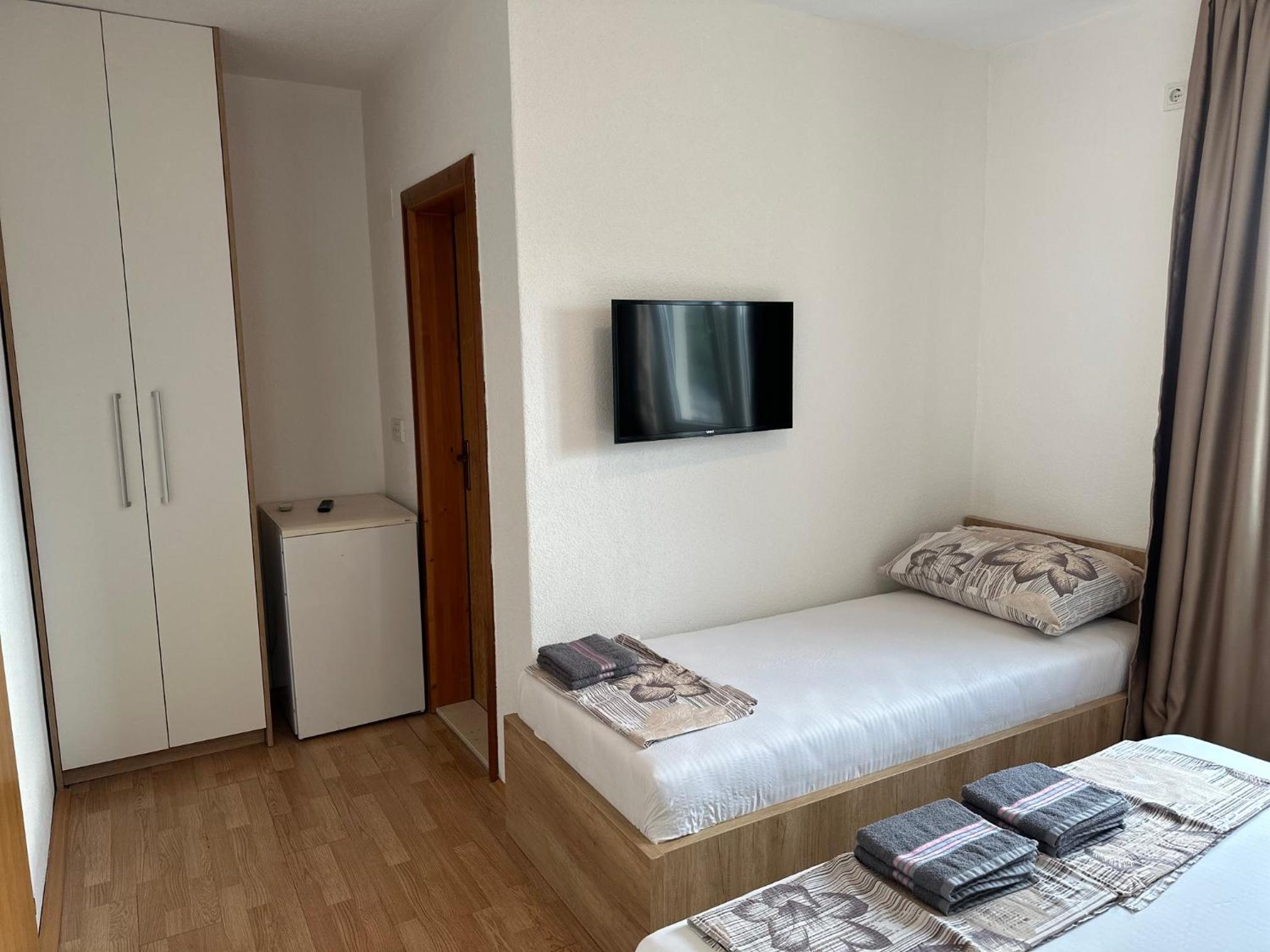 Triple Room with Private Bathroom photo 2