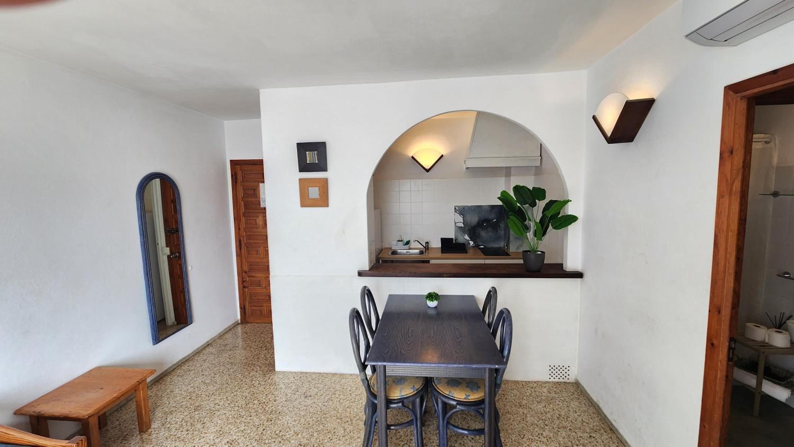 One-Bedroom Apartment photo 2