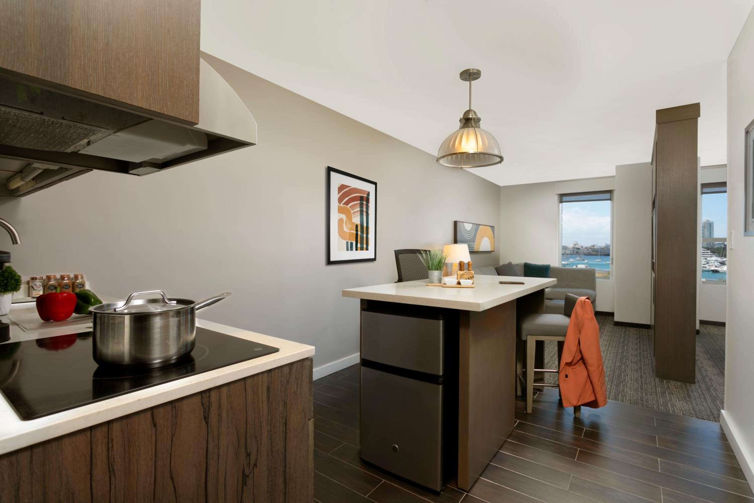 King Studio Suite with Kitchen and Bay View - Photo 3