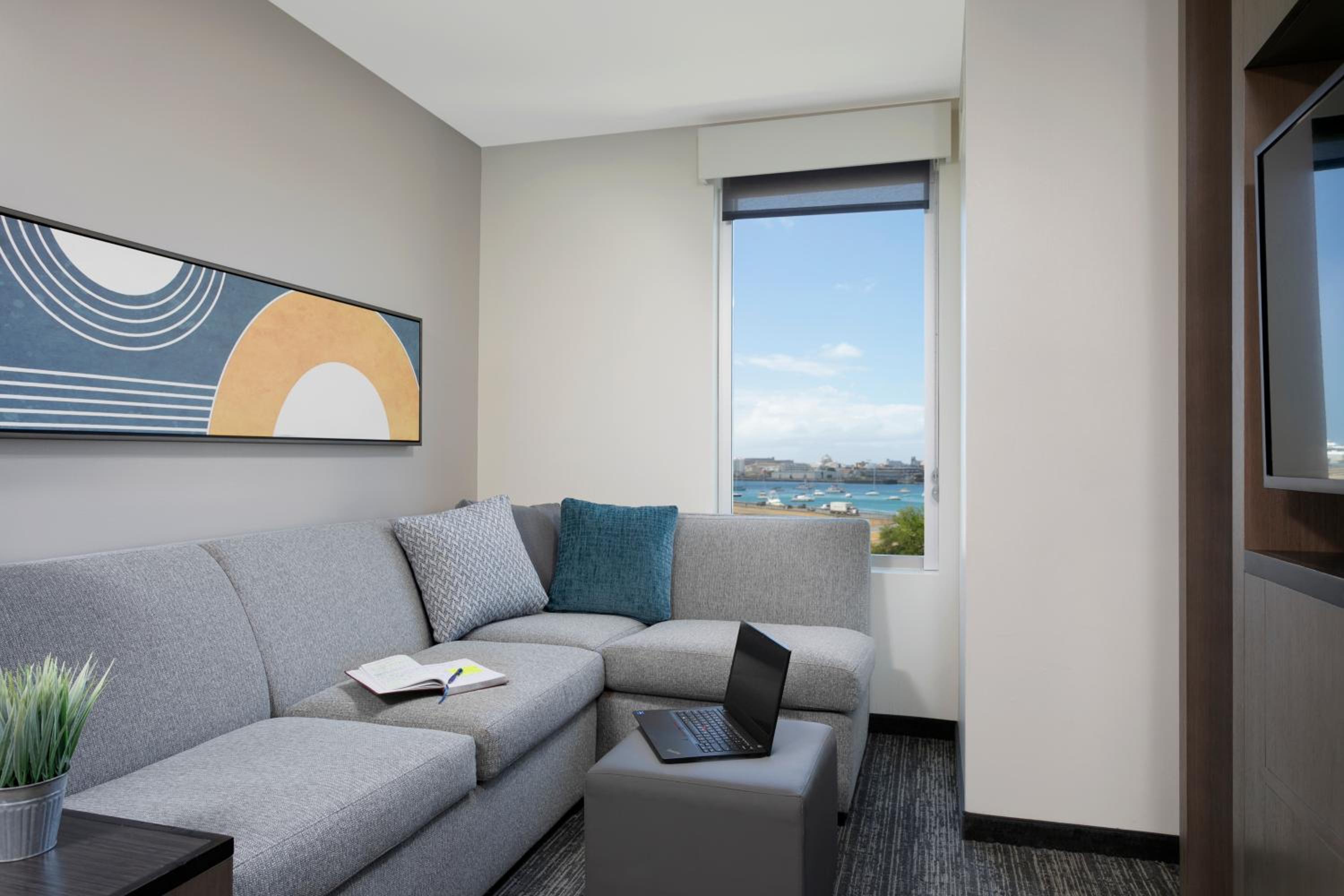 King Studio Suite with Kitchen and Bay View - Photo 4