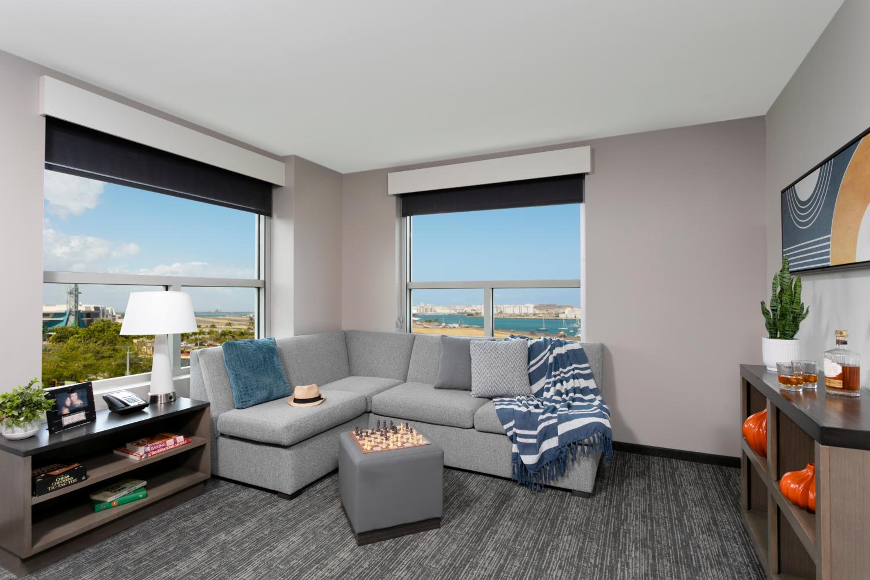 One-Bedroom Suite with Two Queen Beds, Kitchen and Bay View - Photo 3