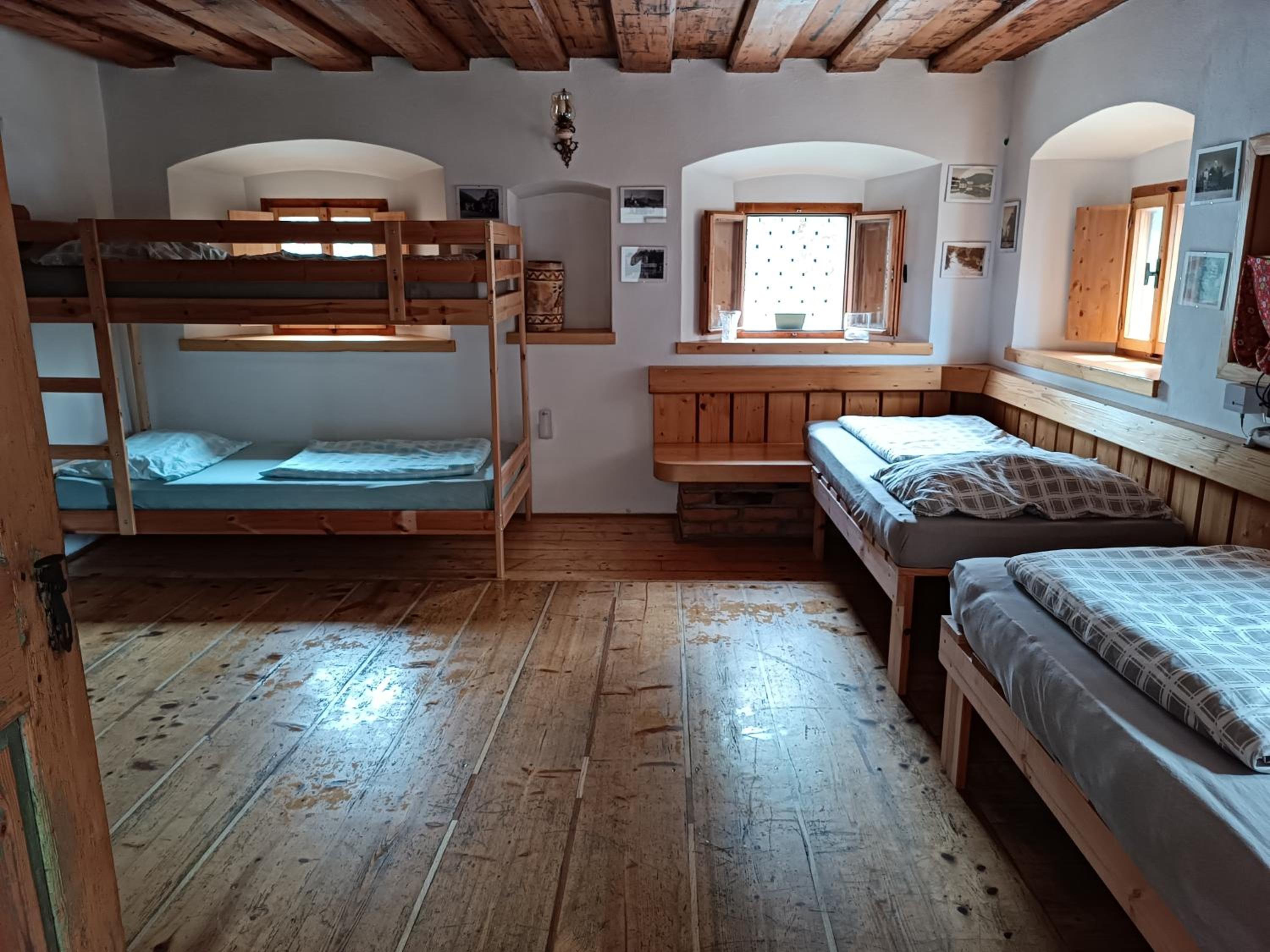 Bed in 4-Bed Mixed Dormitory Room photo 1