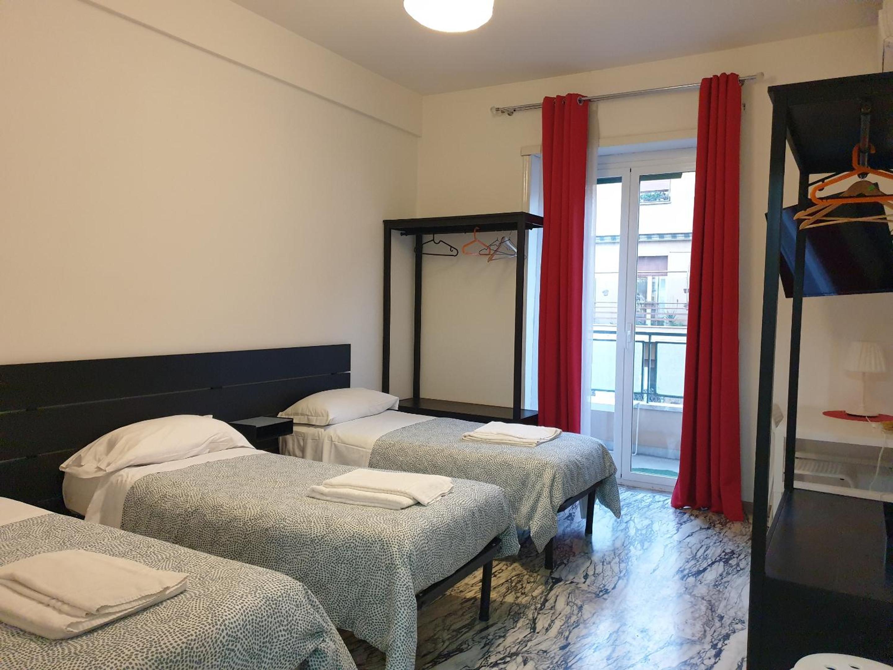 Triple Room with Shared Bathroom photo 2