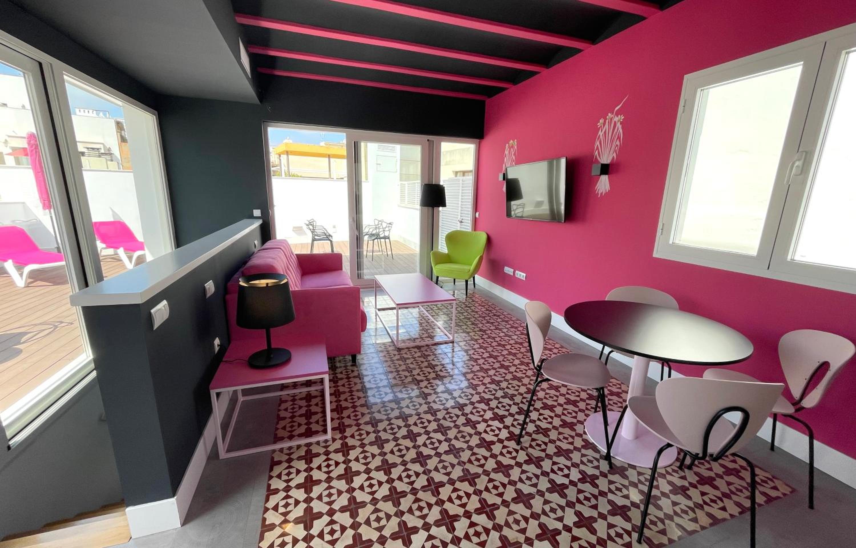 Penthouse Apartment - Photo 2
