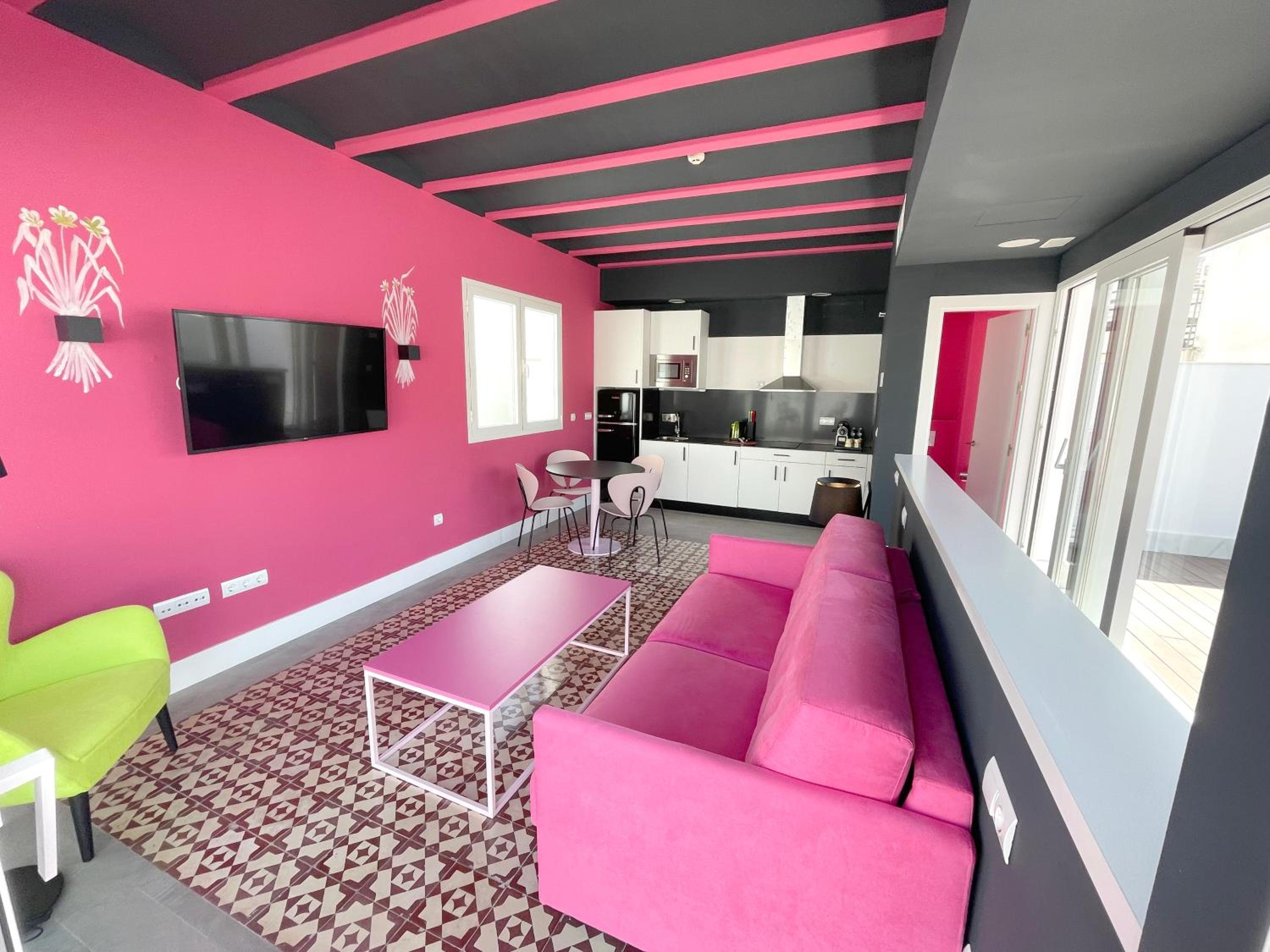 Penthouse Apartment - Photo 3