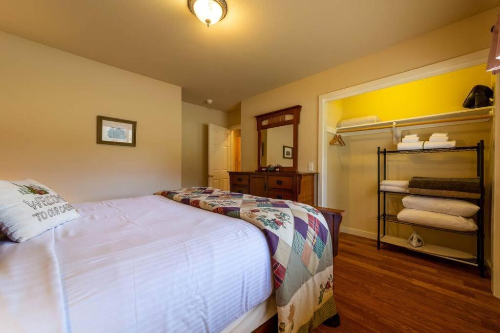 Three-Bedroom House photo 3