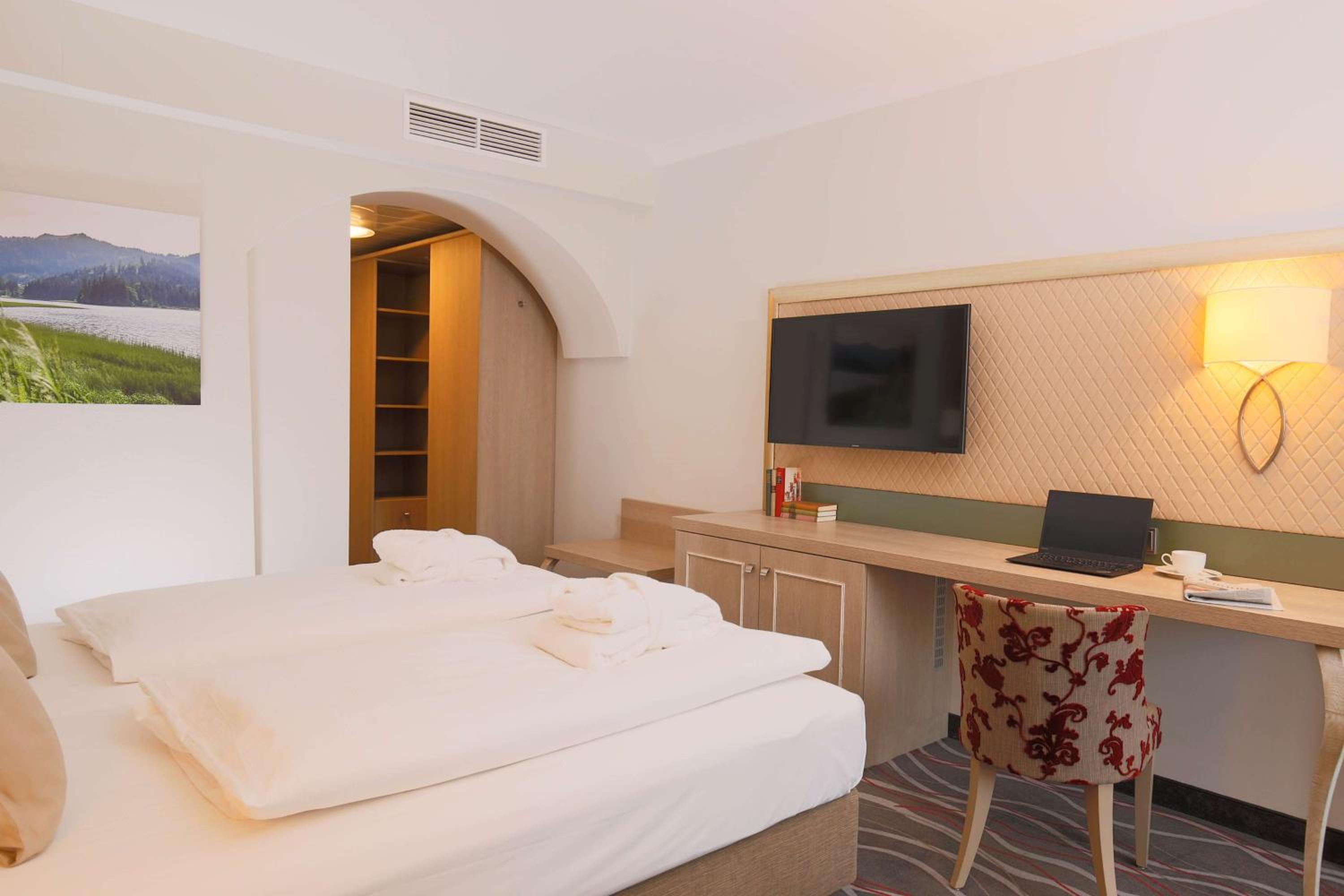 Superior Room with Air Conditioning and Balcony or Terrace - Photo 2