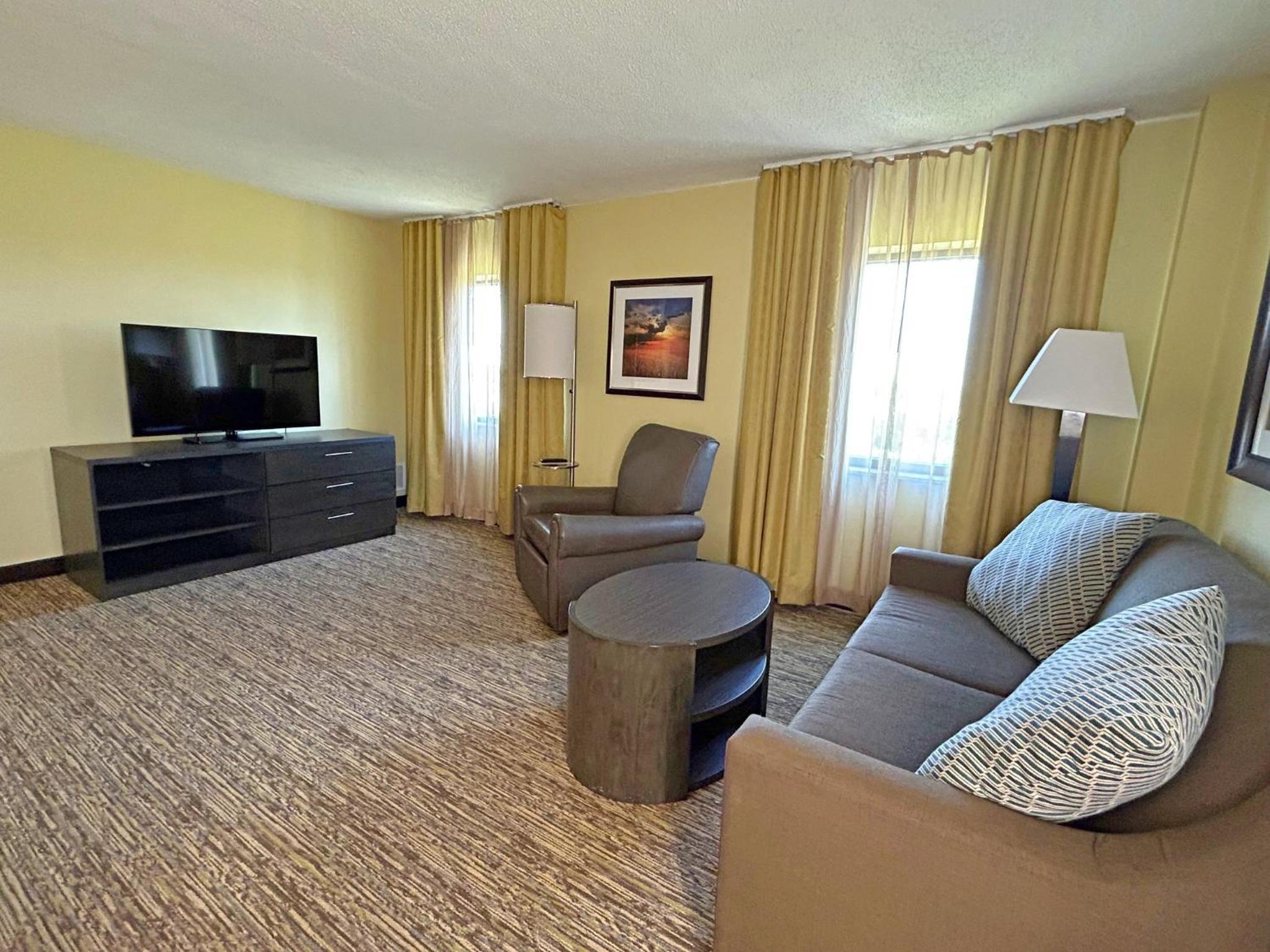 One-Bedroom King Suite - Photo 7