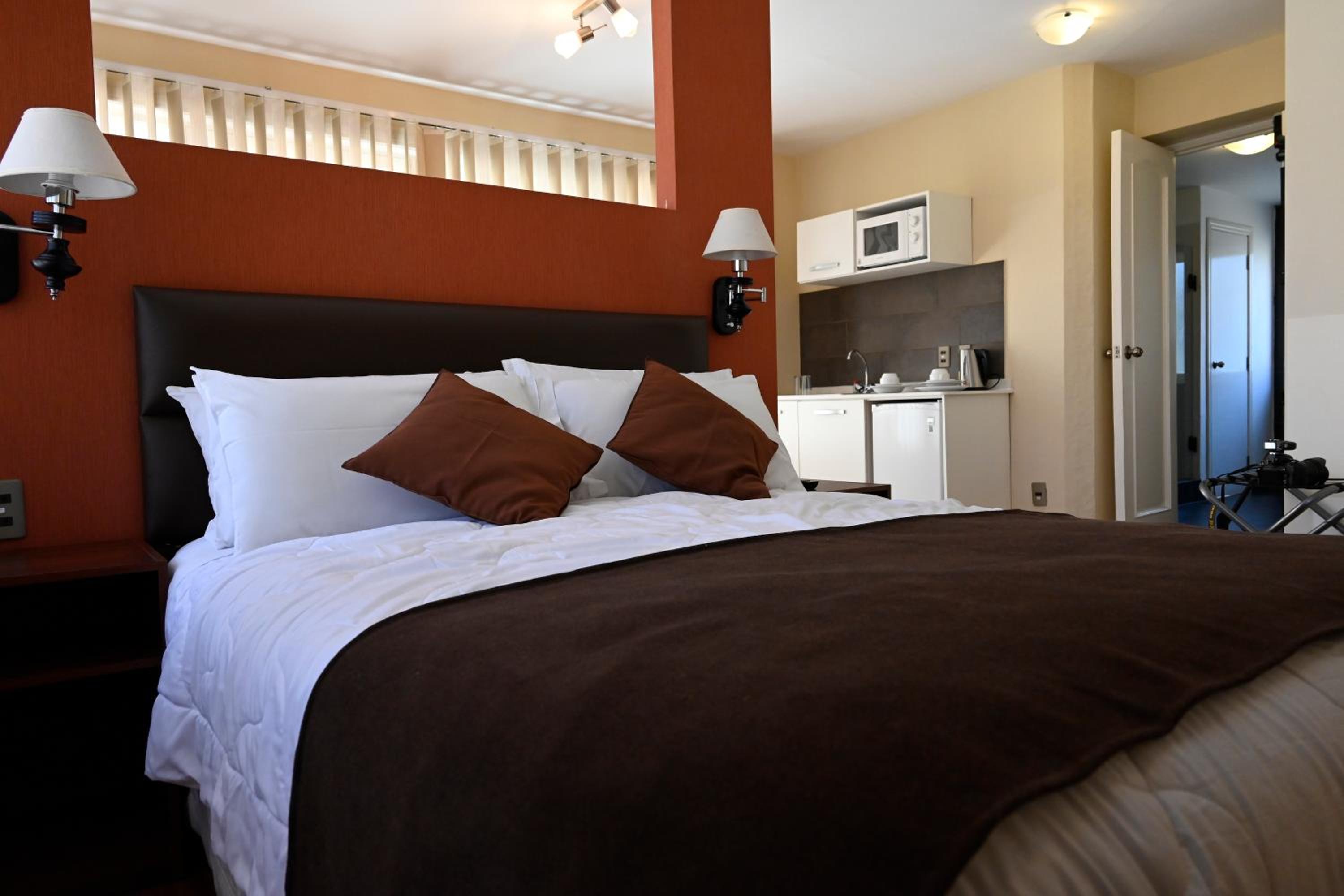 Double room with large bed photo 2