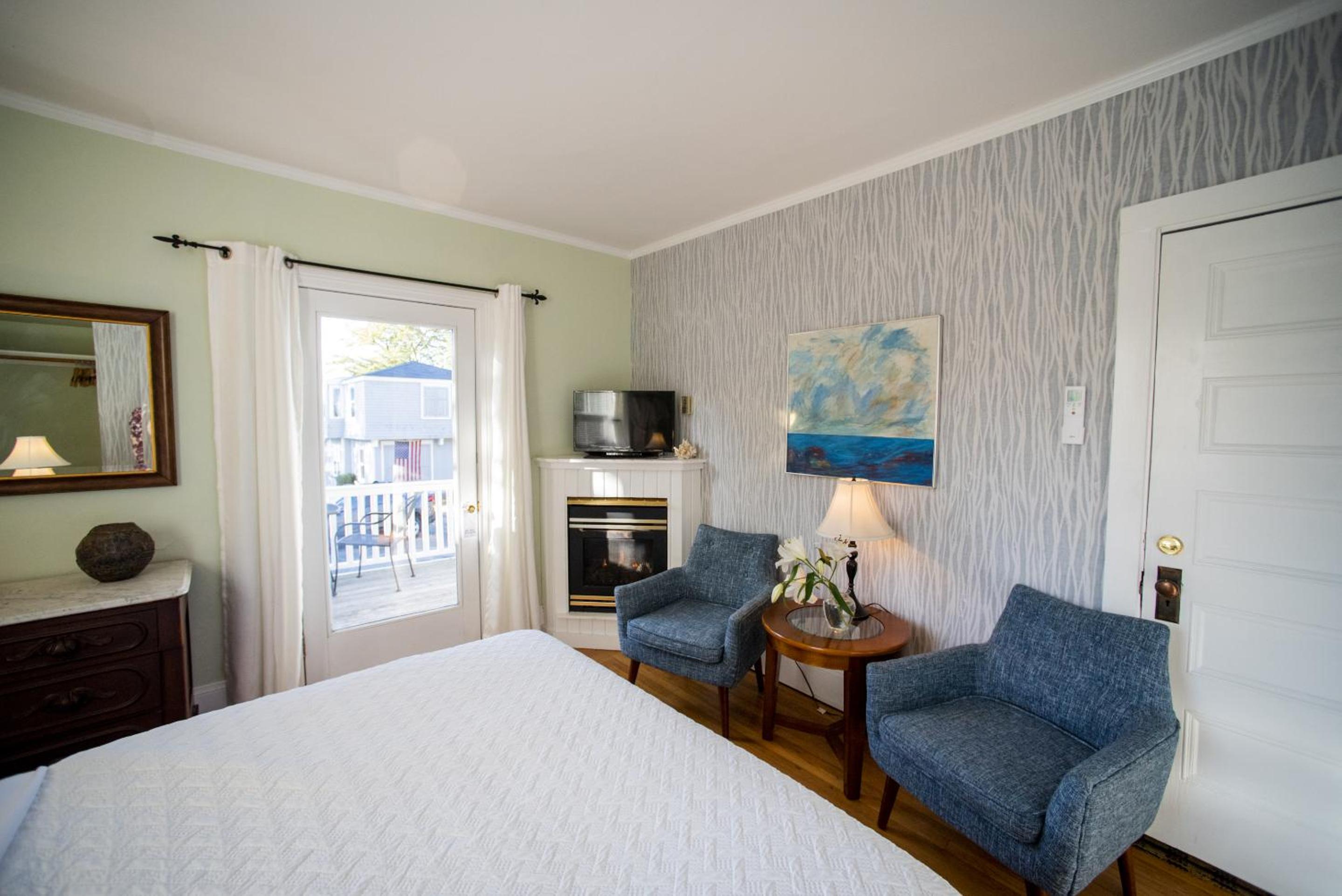 Queen Room photo 1