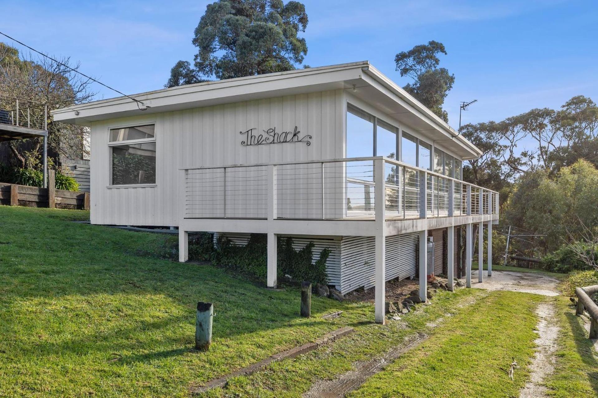 Three-Bedroom House photo 2