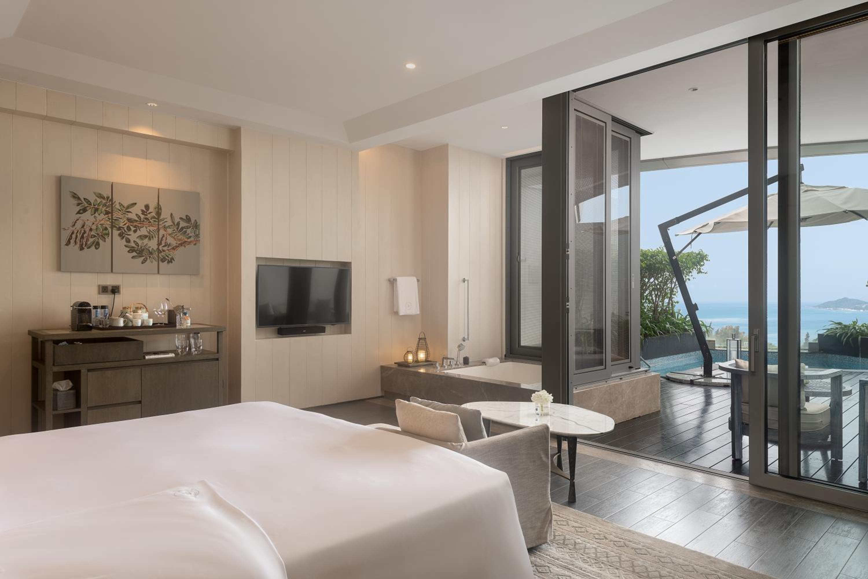 Seascape Ocean View Pool King