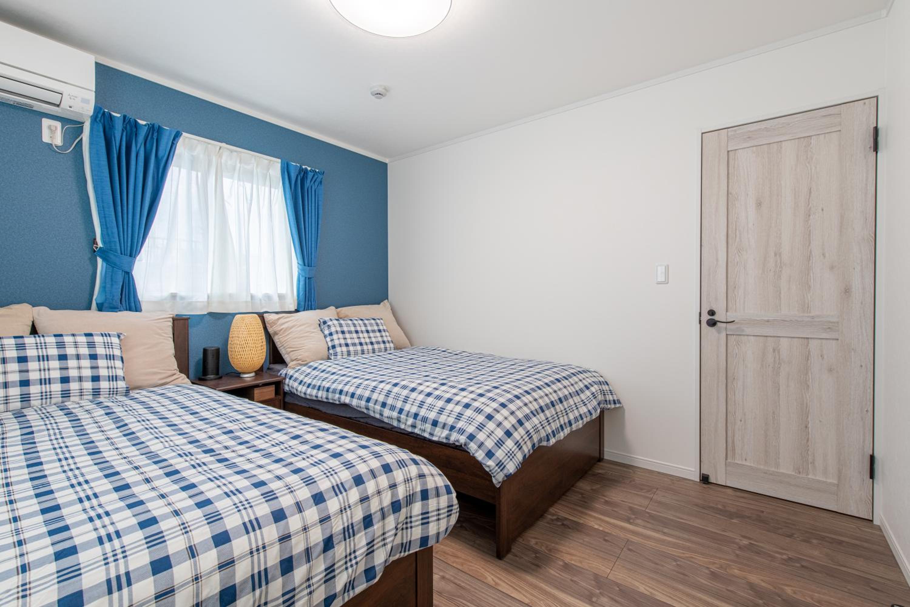 Twin Room with Shared Bathroom photo 2