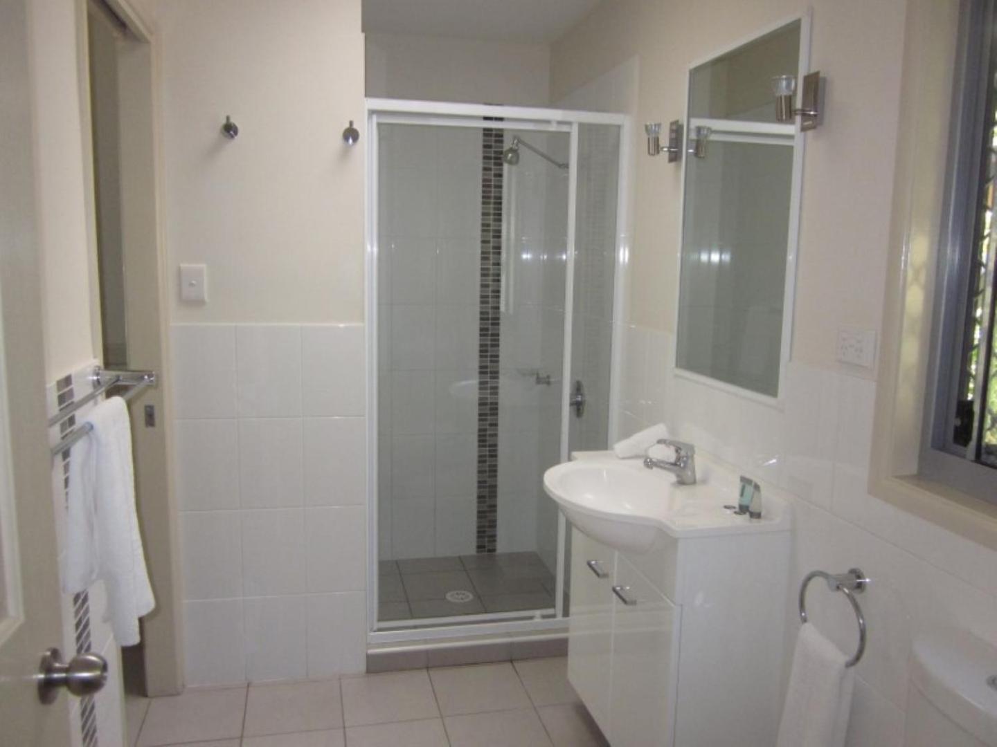 Premium Cabin - Sleeps 4 - Dog Friendly photo 3