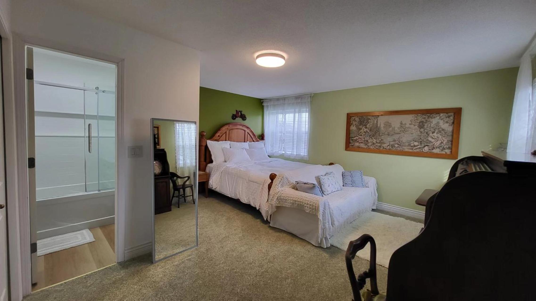 Deluxe Double Room (2 Adults + 1 Child) photo 1