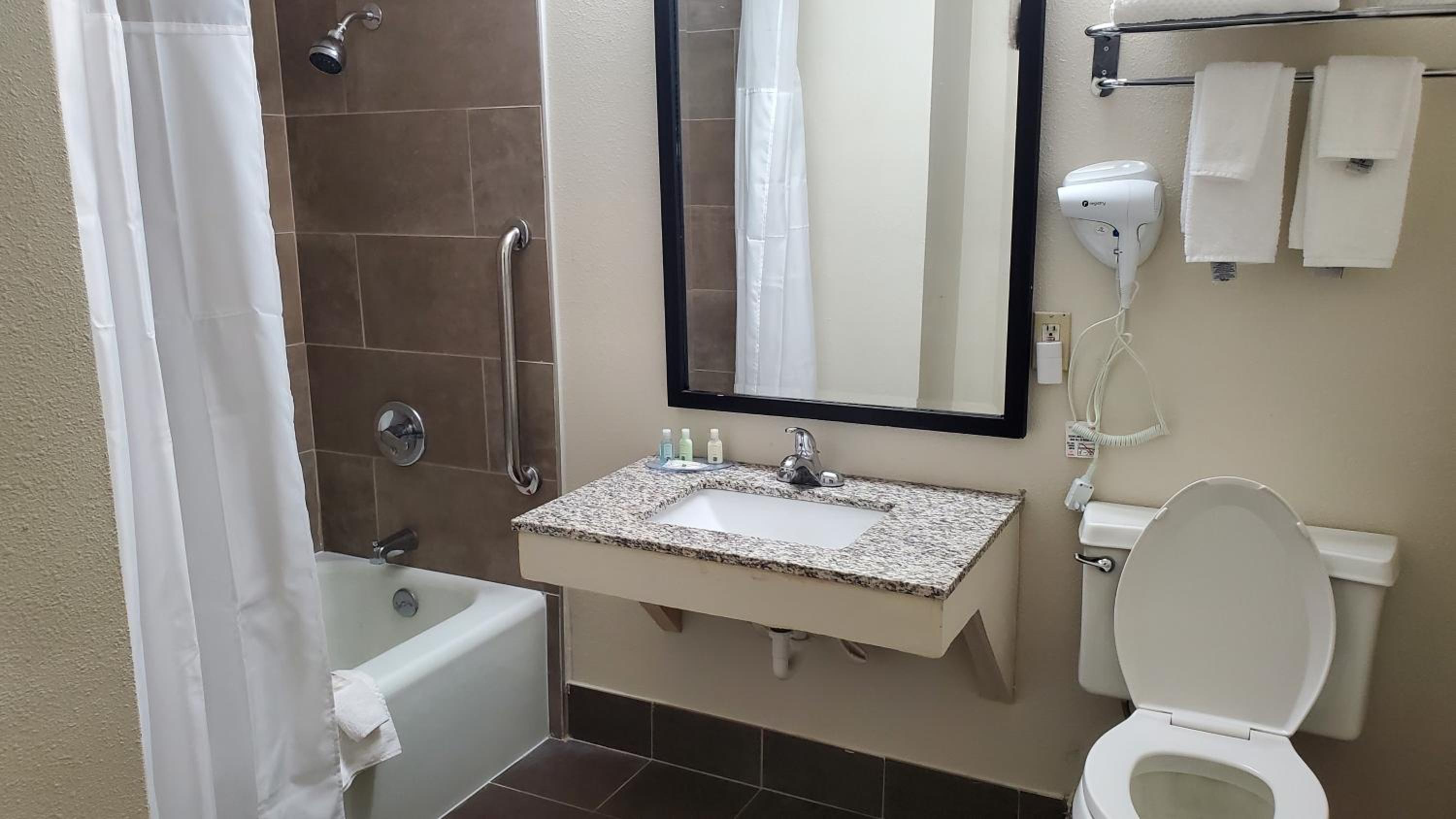 King Room with Accessible Tub - Disability Access/Non-Smoking - Photo 6