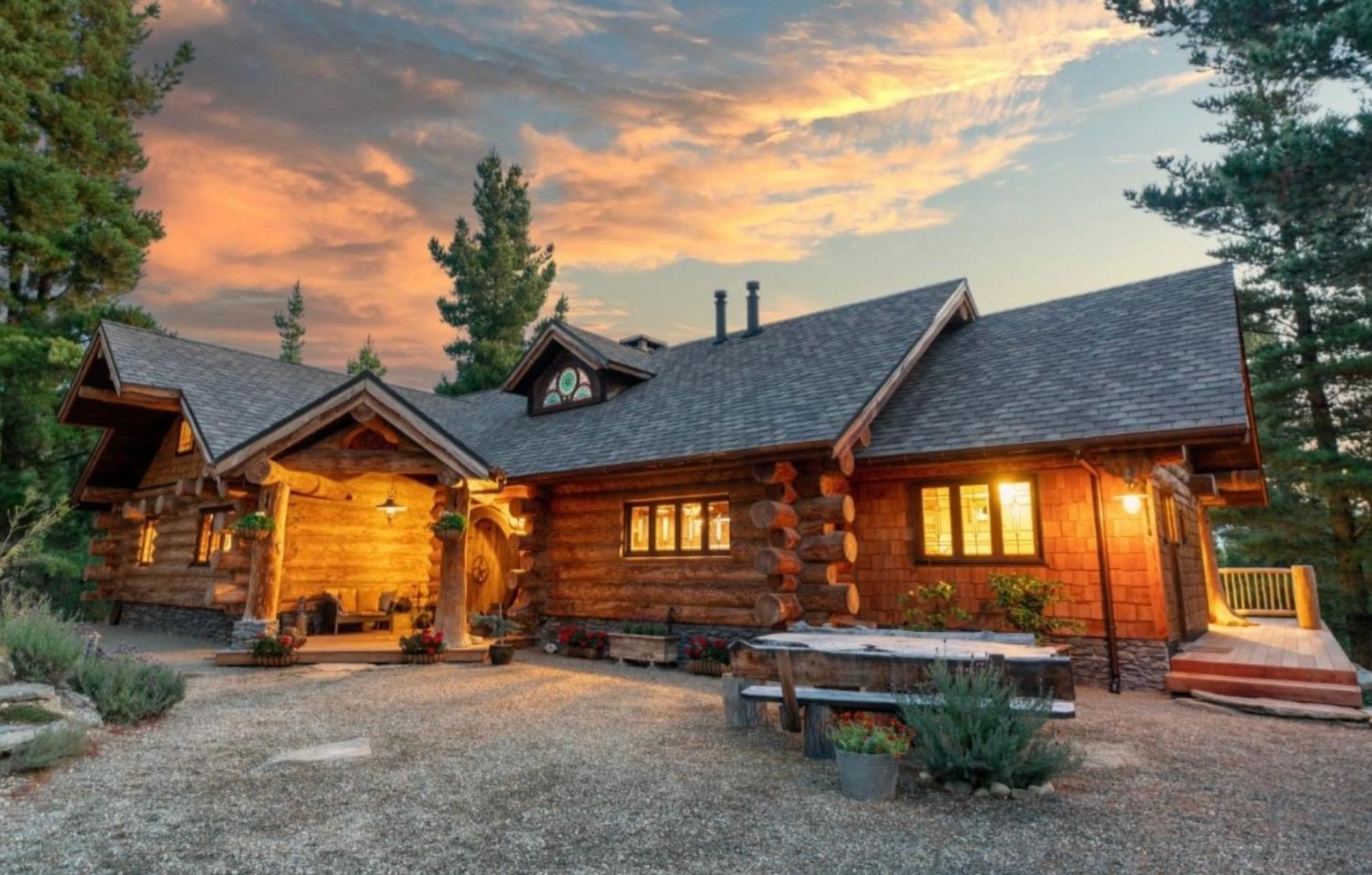 Five-Bedroom House photo 3