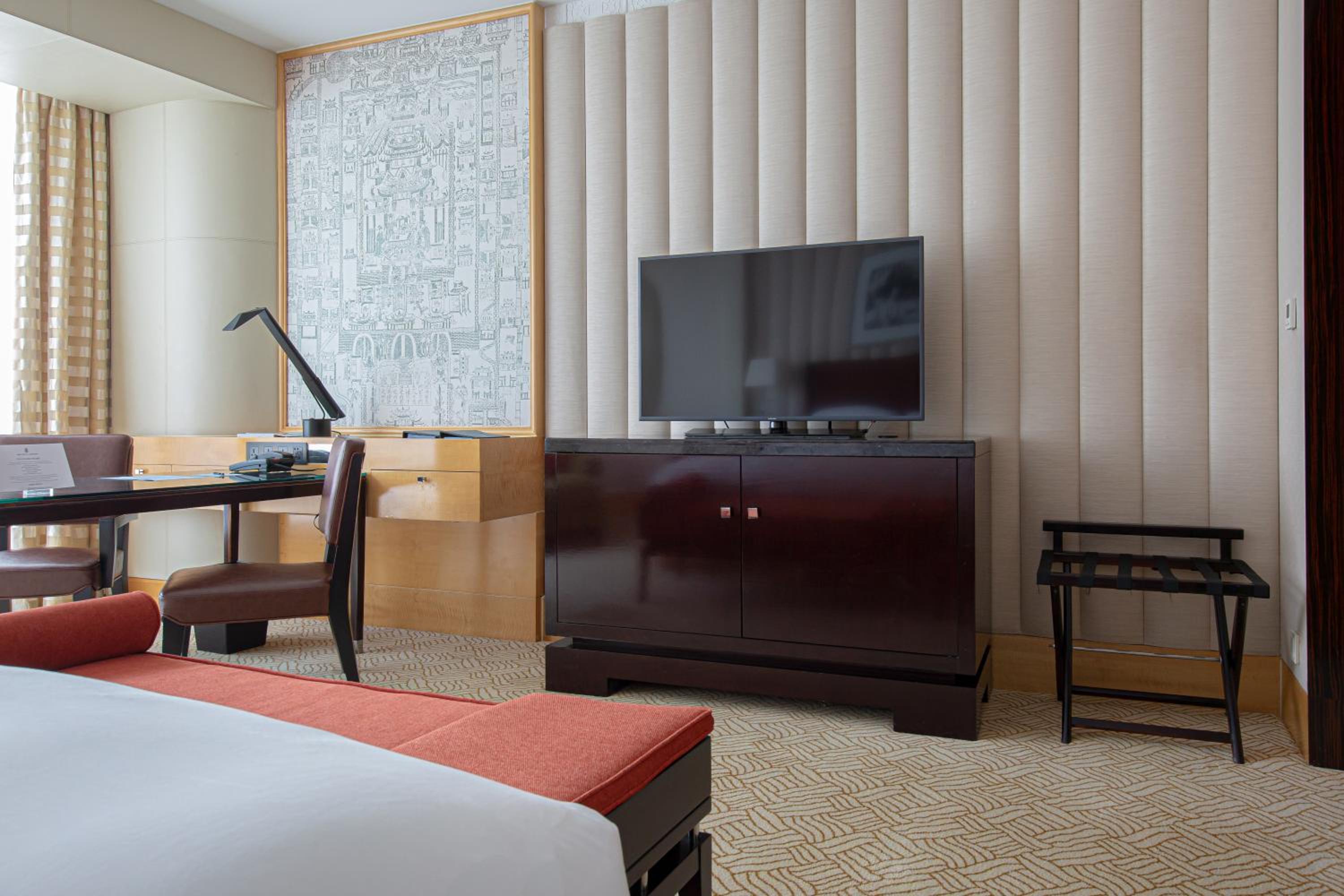Premier Suite, 1 Bedroom Suite, 1 King, City view - Photo 7