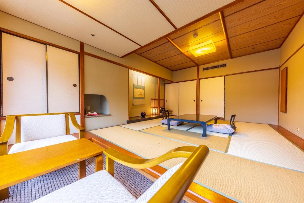 Japanese-Style Standard Room with River View - Photo 7