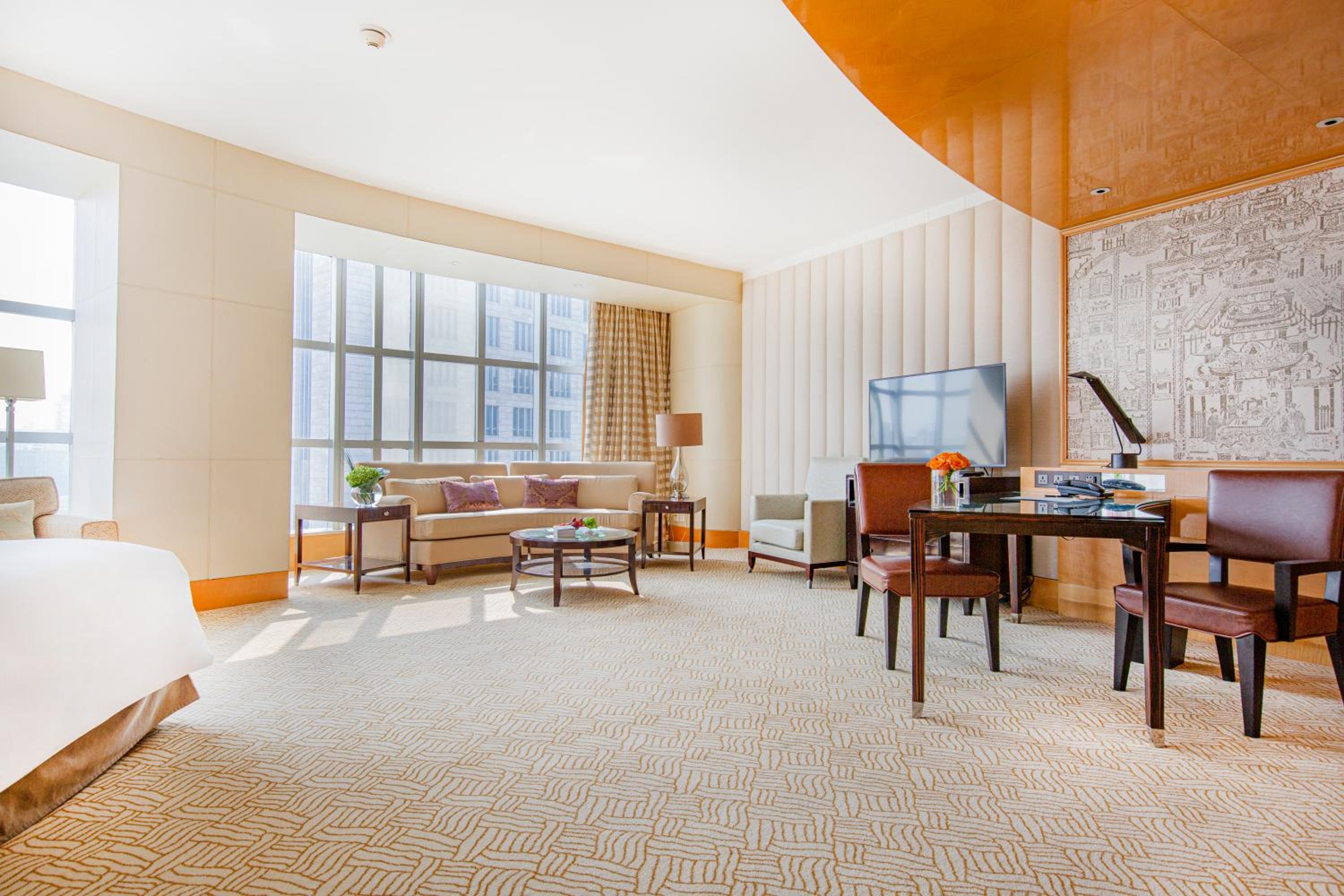 Premier Suite, 1 Bedroom Suite, 1 King, City view - Photo 11