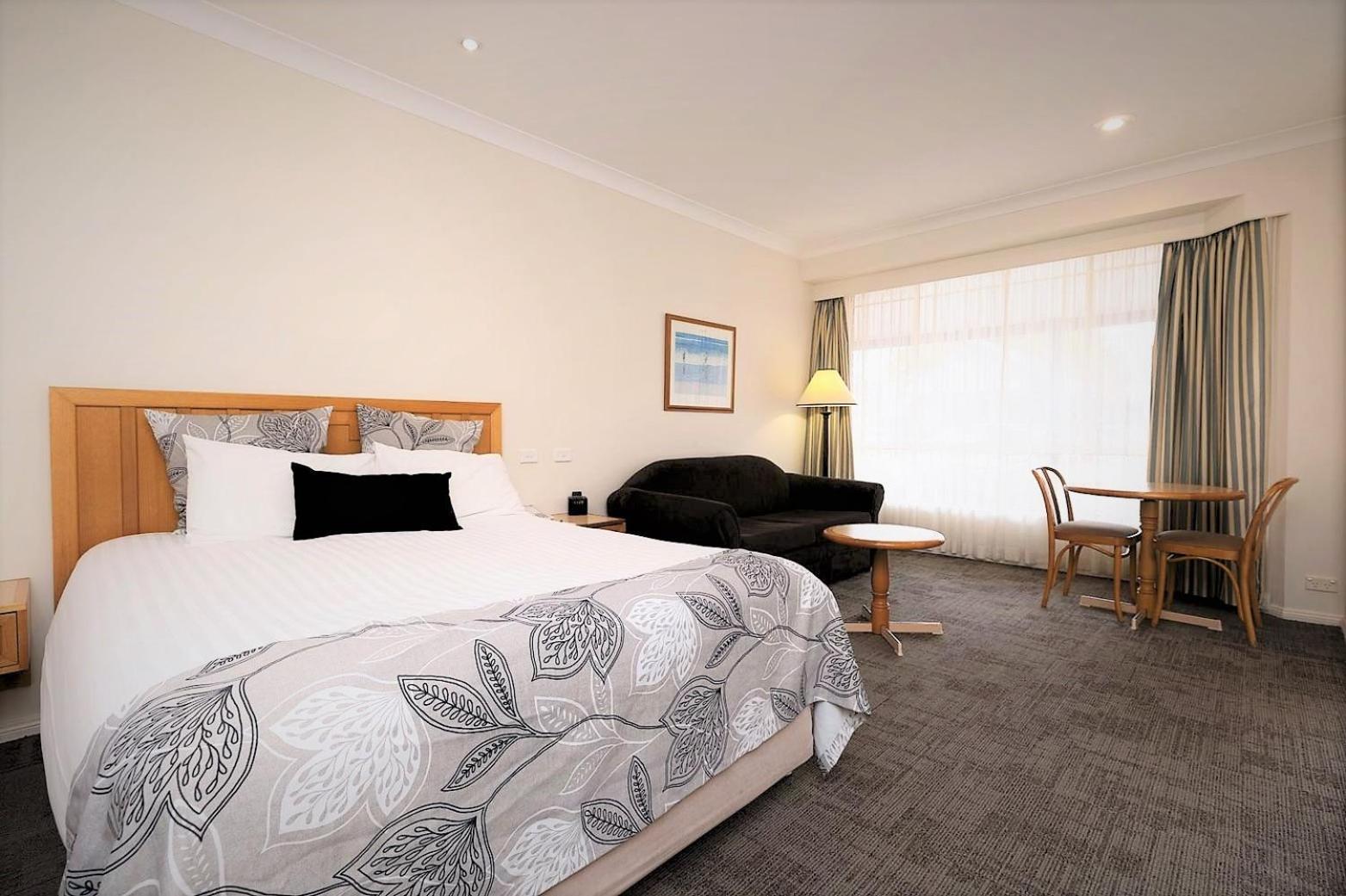 Federation Queen Room photo 2