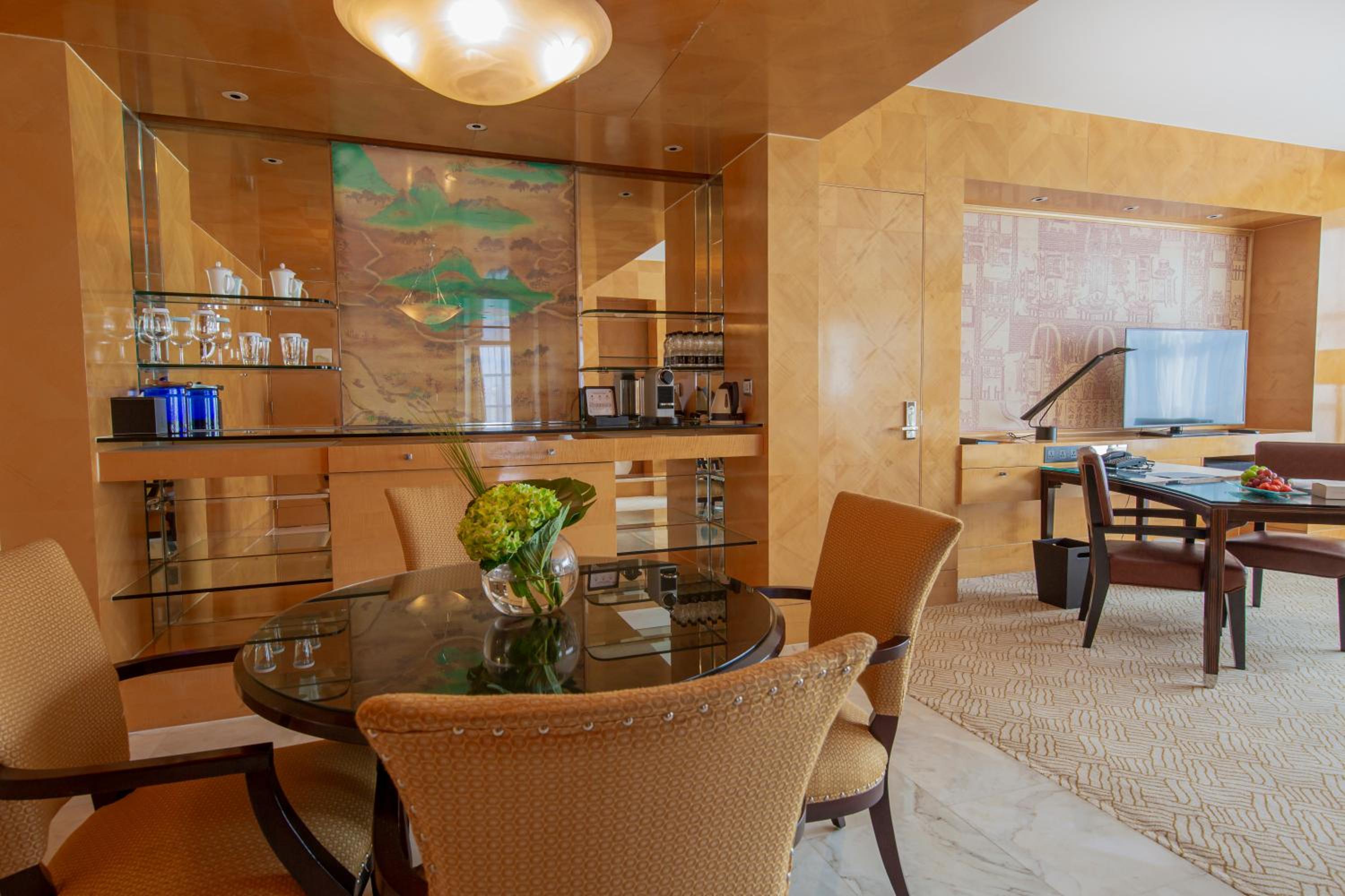 Executive Suite King, Club level, 1 Bedroom Suite, 1 King - Photo 13