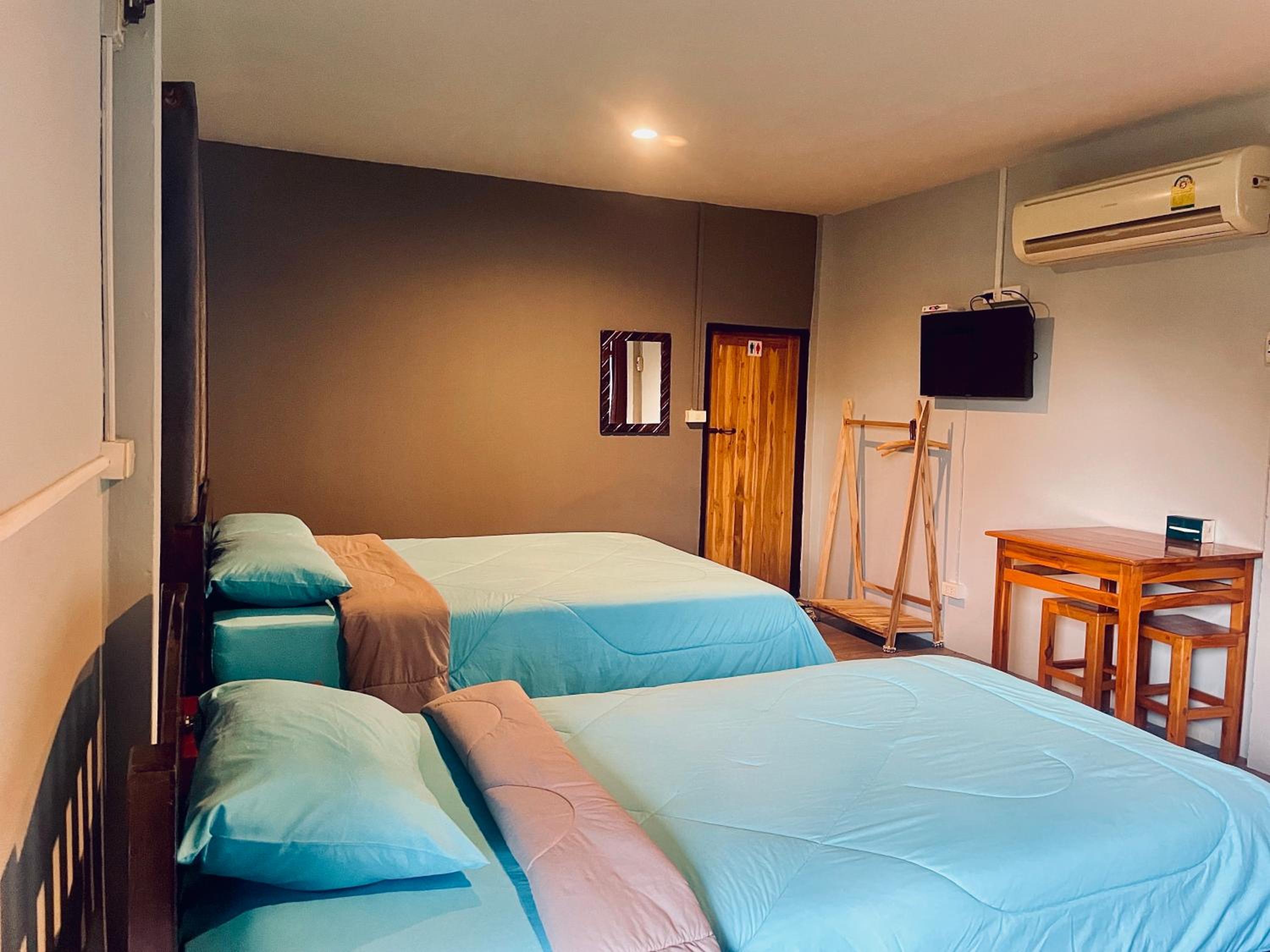 Twin Room with Private Bathroom photo 1