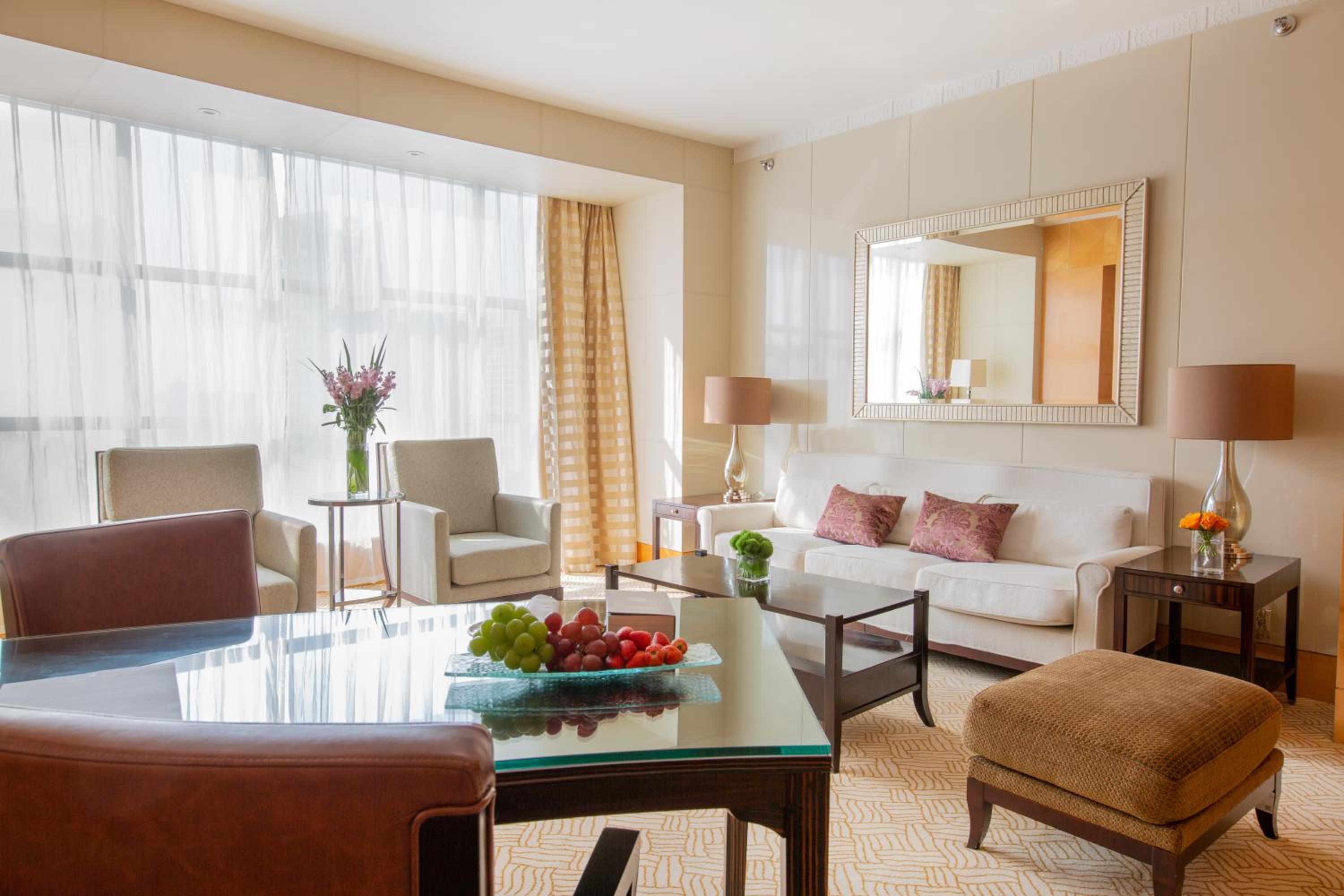 Executive Suite King, Club level, 1 Bedroom Suite, 1 King - Photo 1