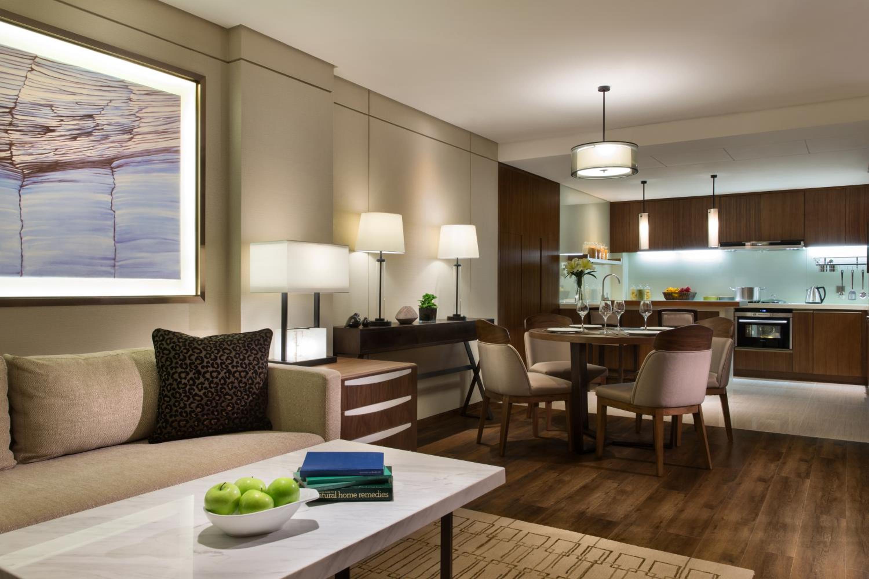 One-Bedroom King Apartment