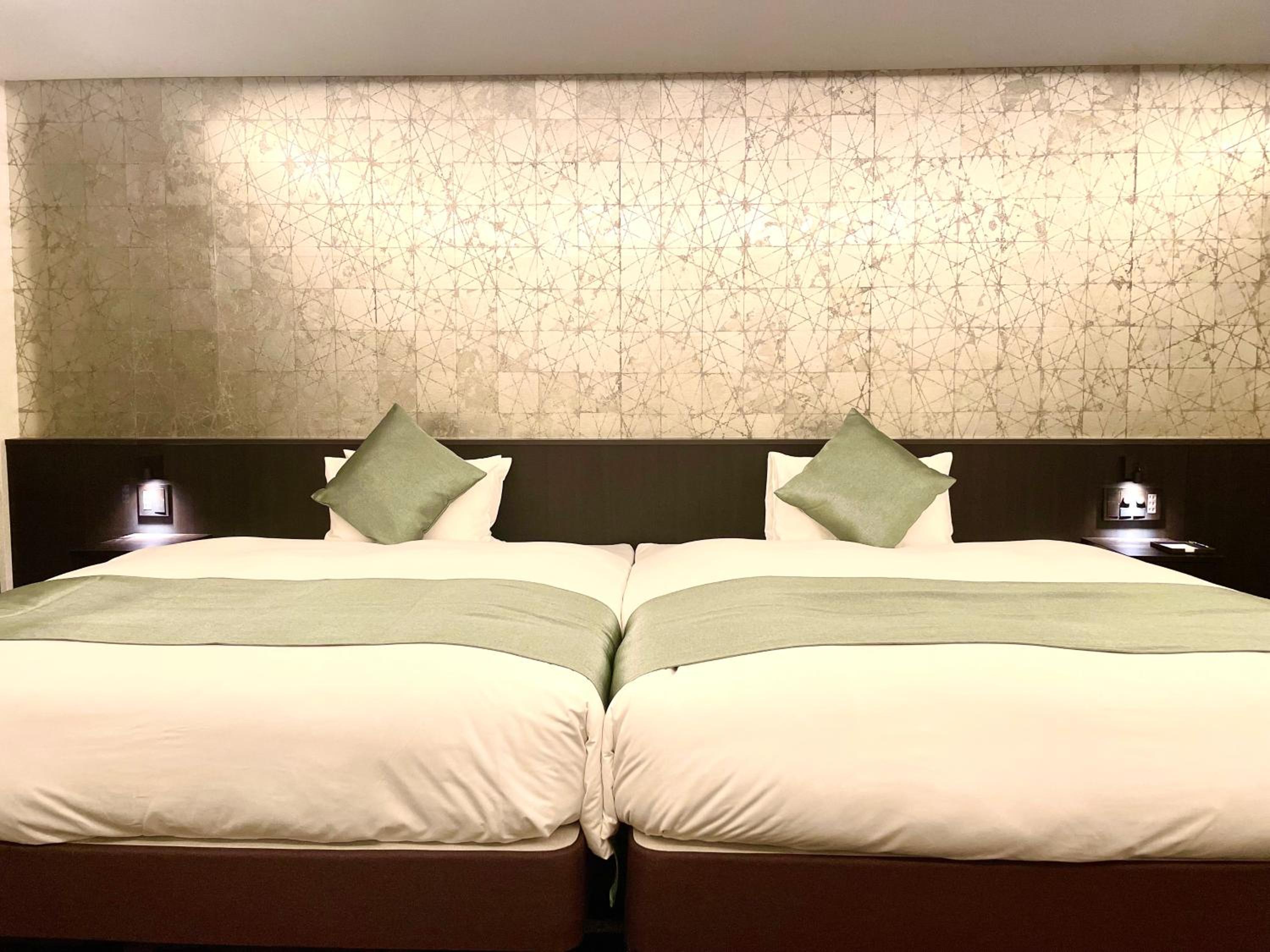 Superior Queen Room with Two Queen Beds photo 2