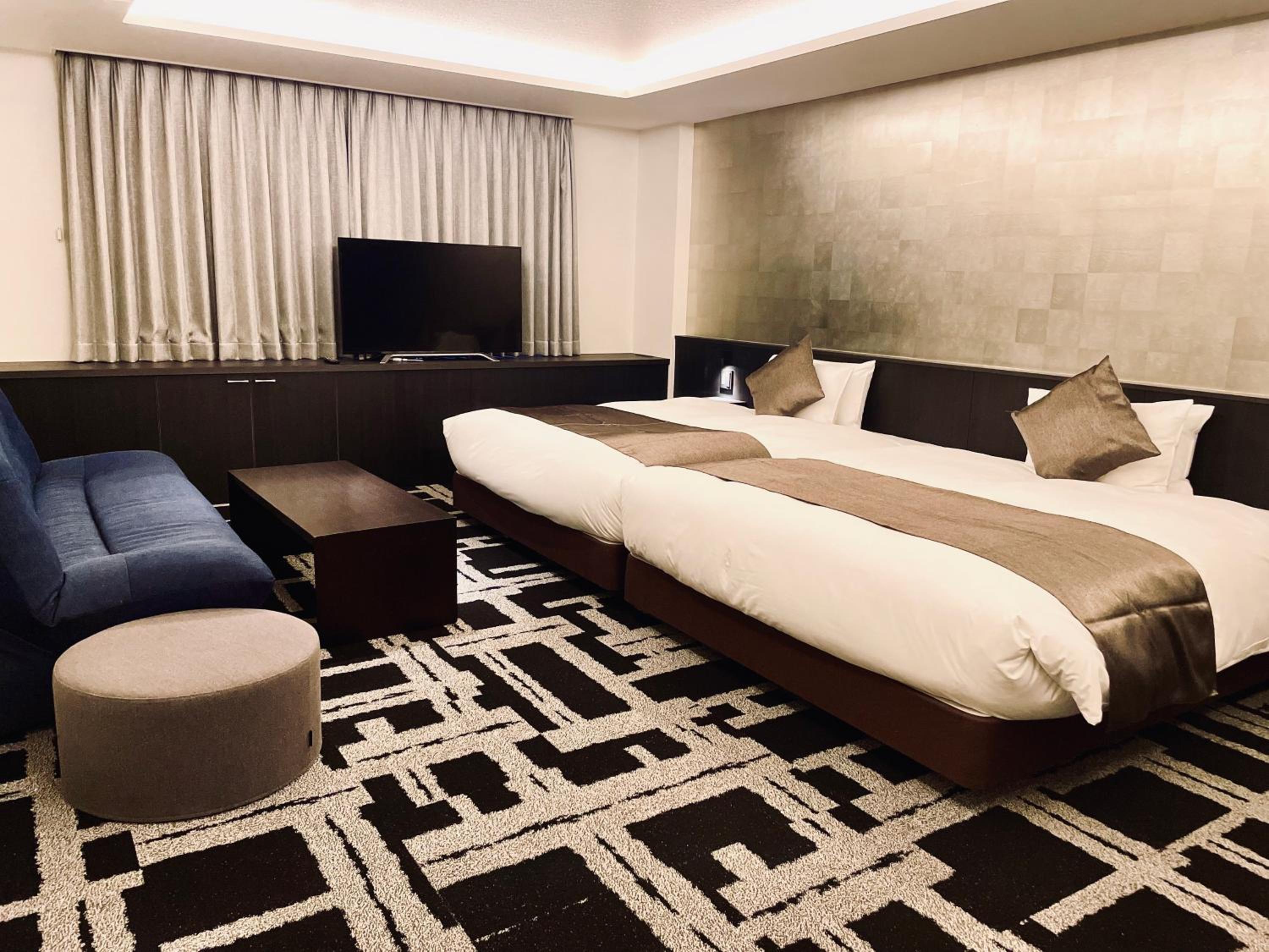 Deluxe Queen Room with Two Queen Beds photo 3