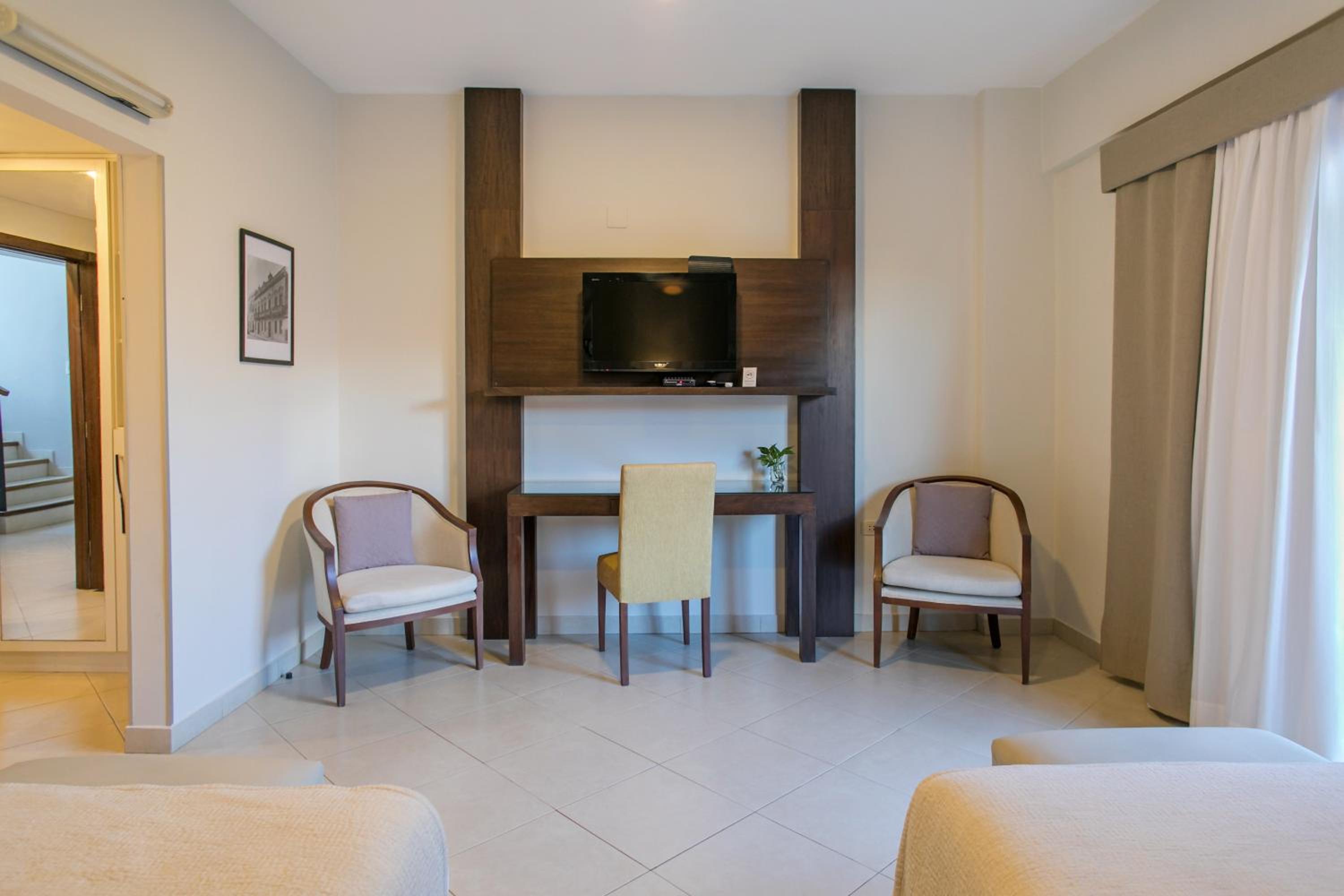 Executive Queen Room with Two Queen Beds photo 1