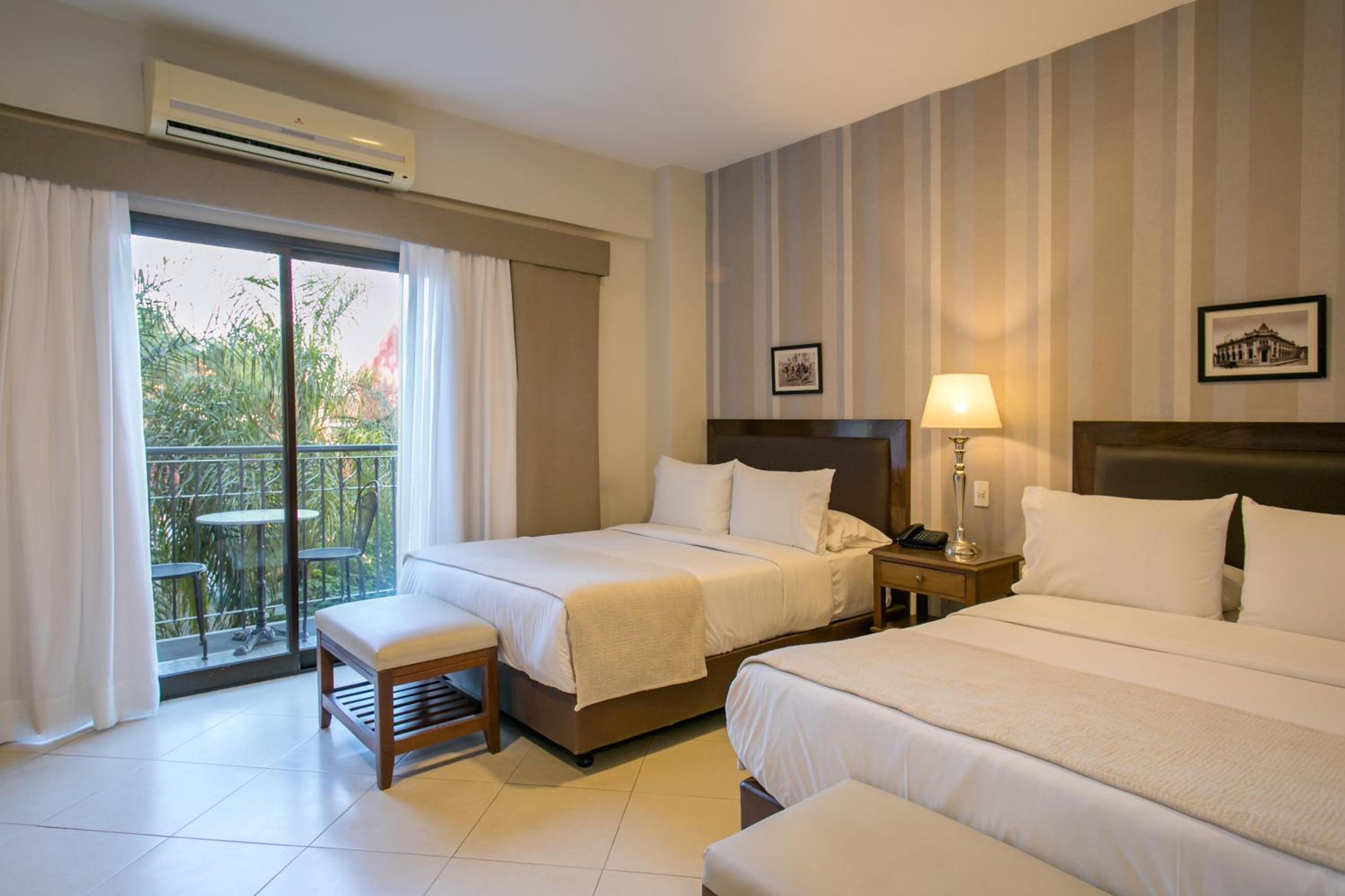 Executive Queen Room with Two Queen Beds photo 3