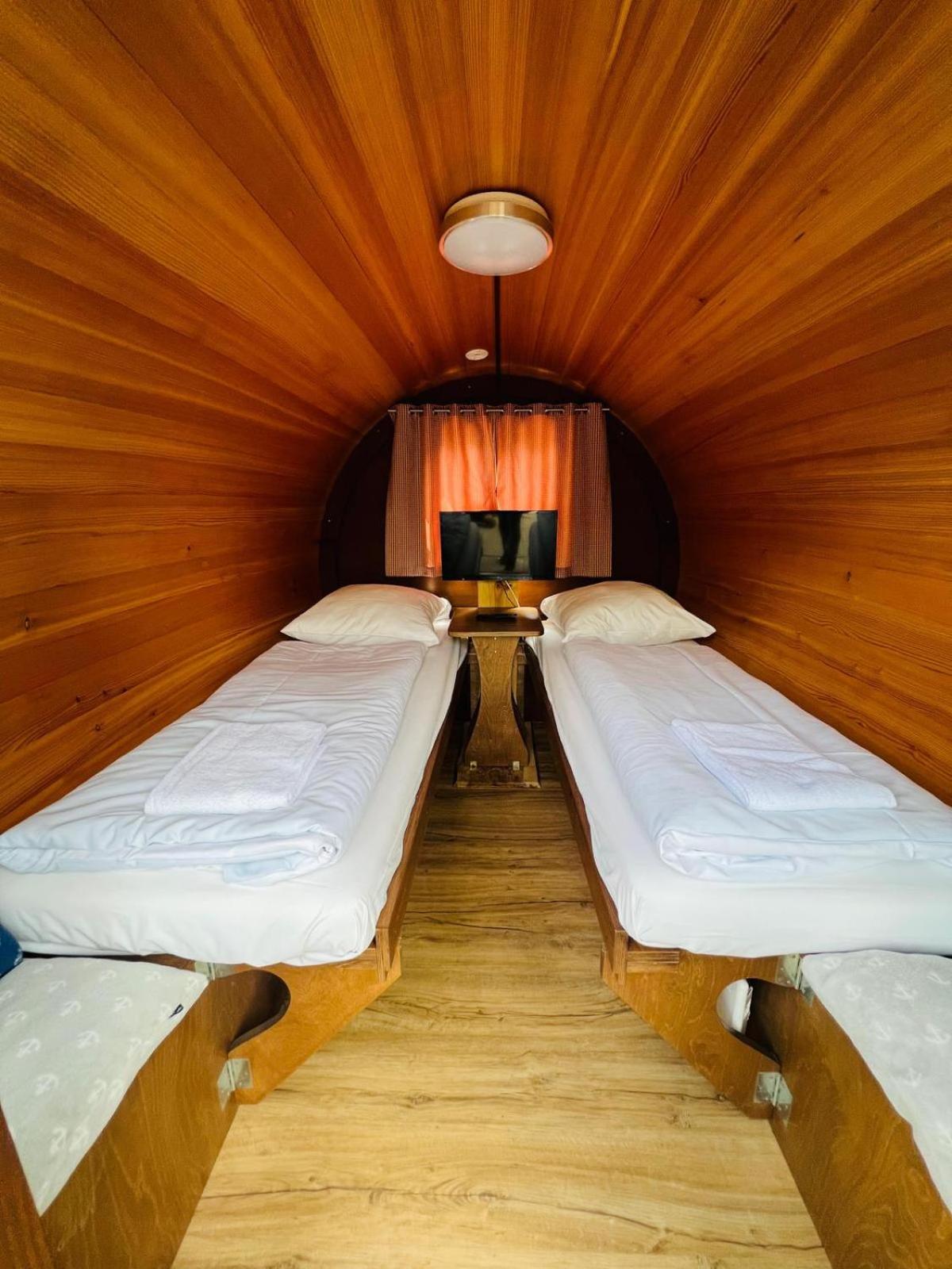 Wine barrel with shared bathroom photo 2