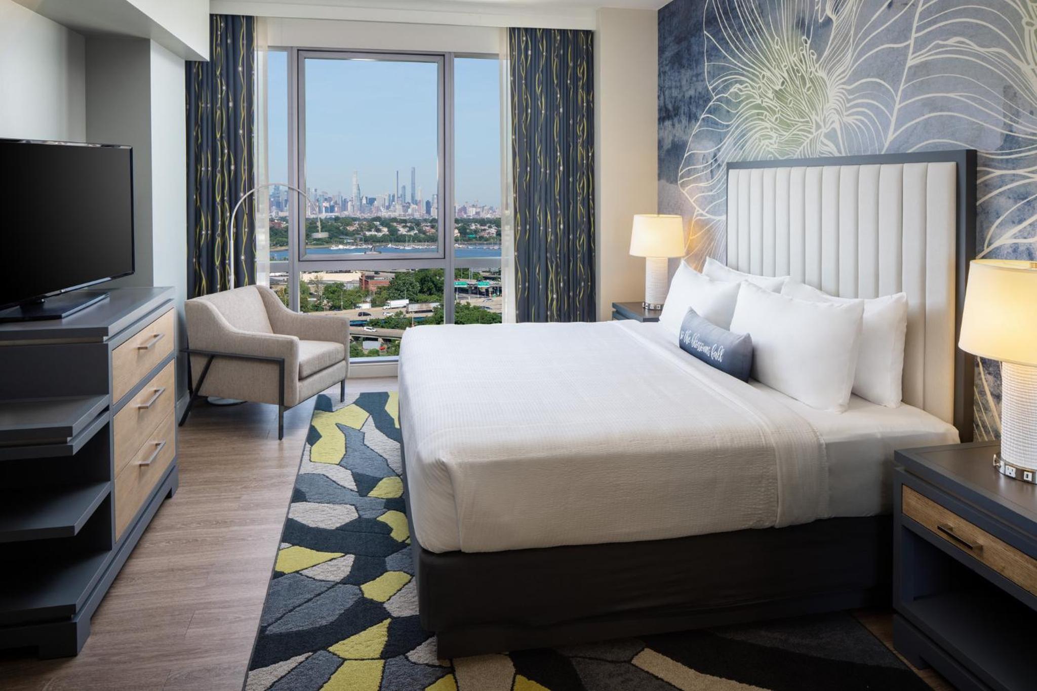 Standard King Room - Photo 3