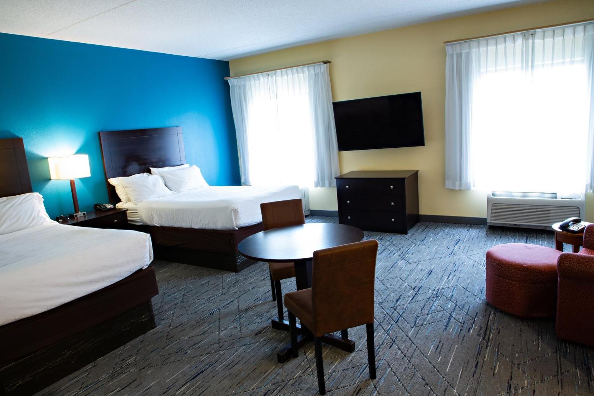 Double Suite with Two Double Beds - Non-Smoking - Photo 1