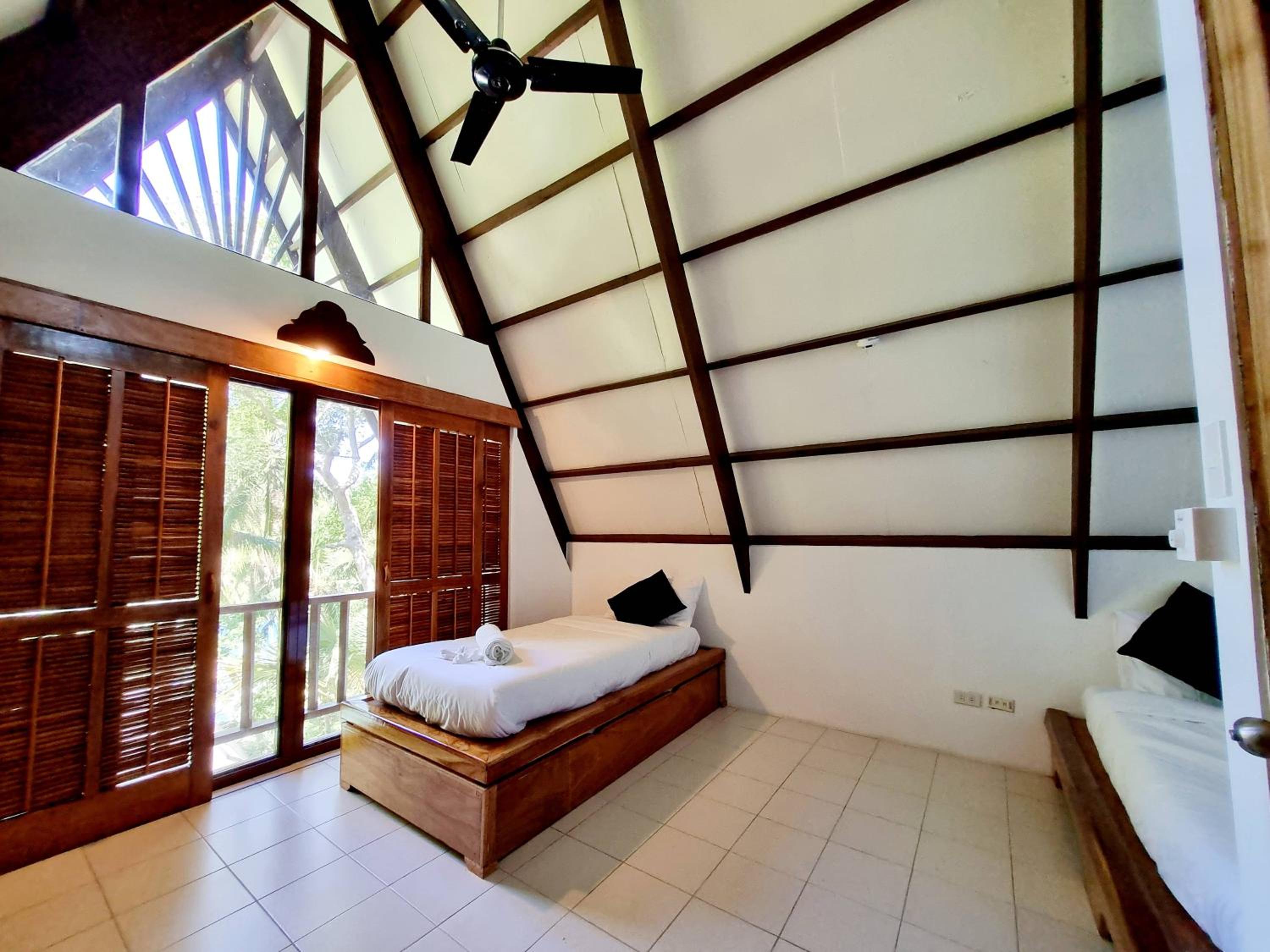 Villa with Sea View - Photo 9