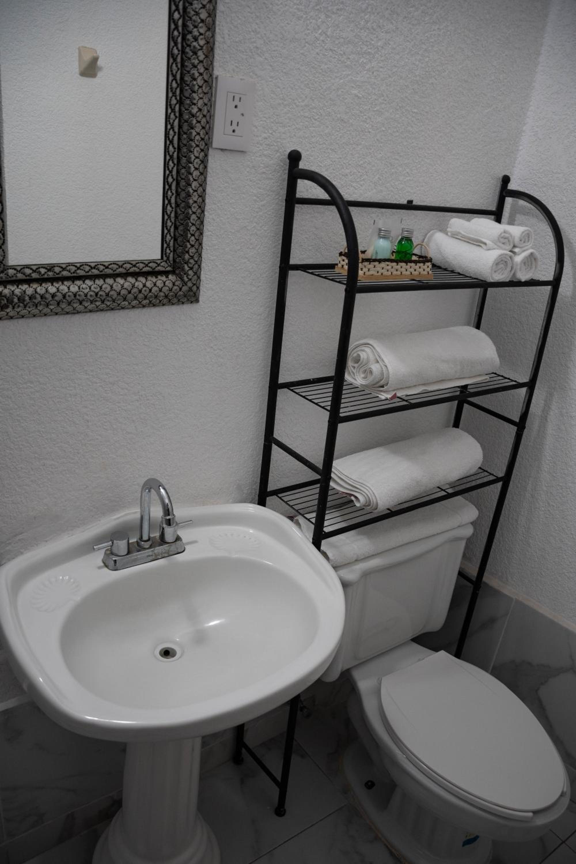Double Room with Private Bathroom photo 2