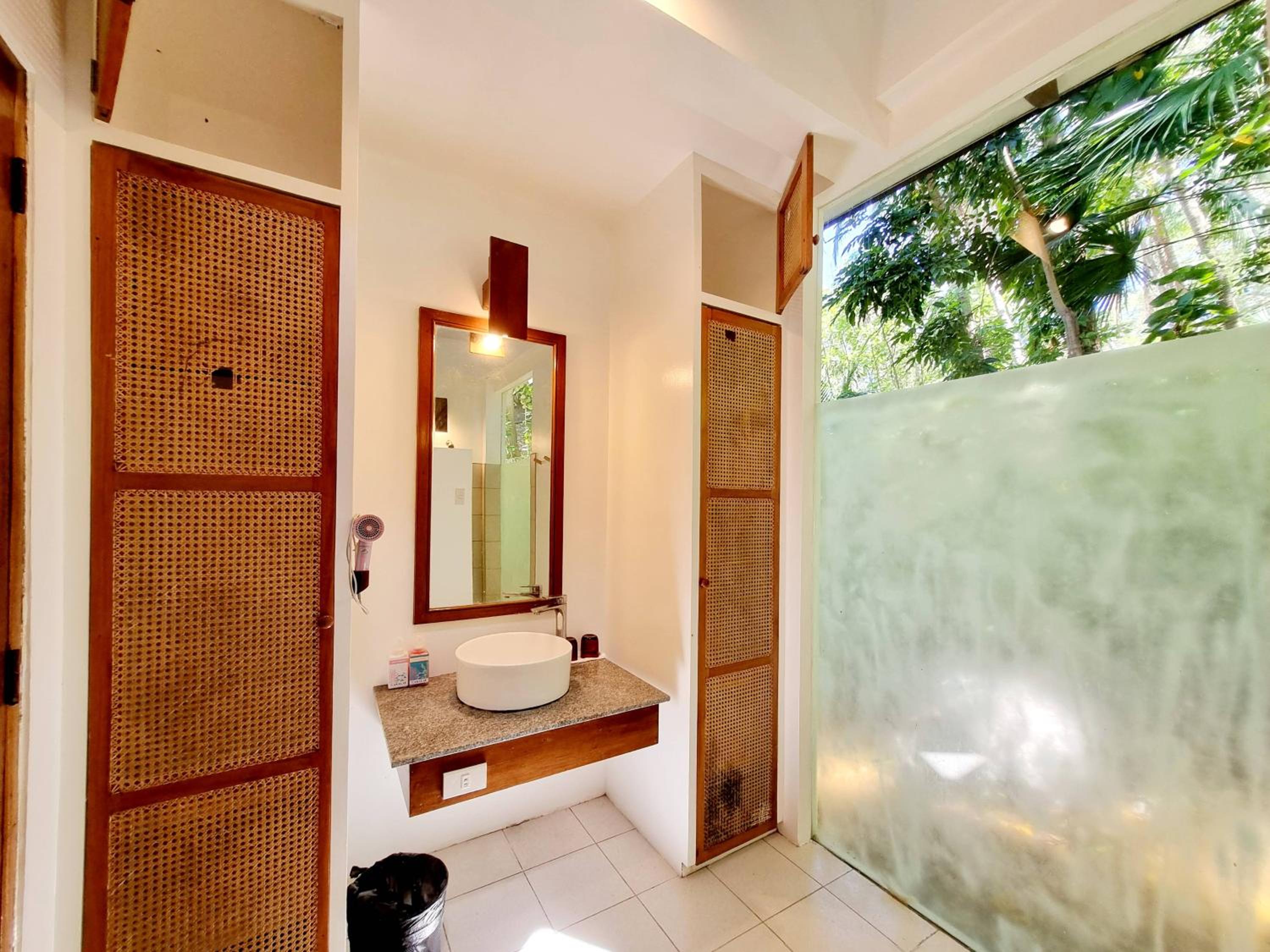 Villa with Sea View - Photo 7
