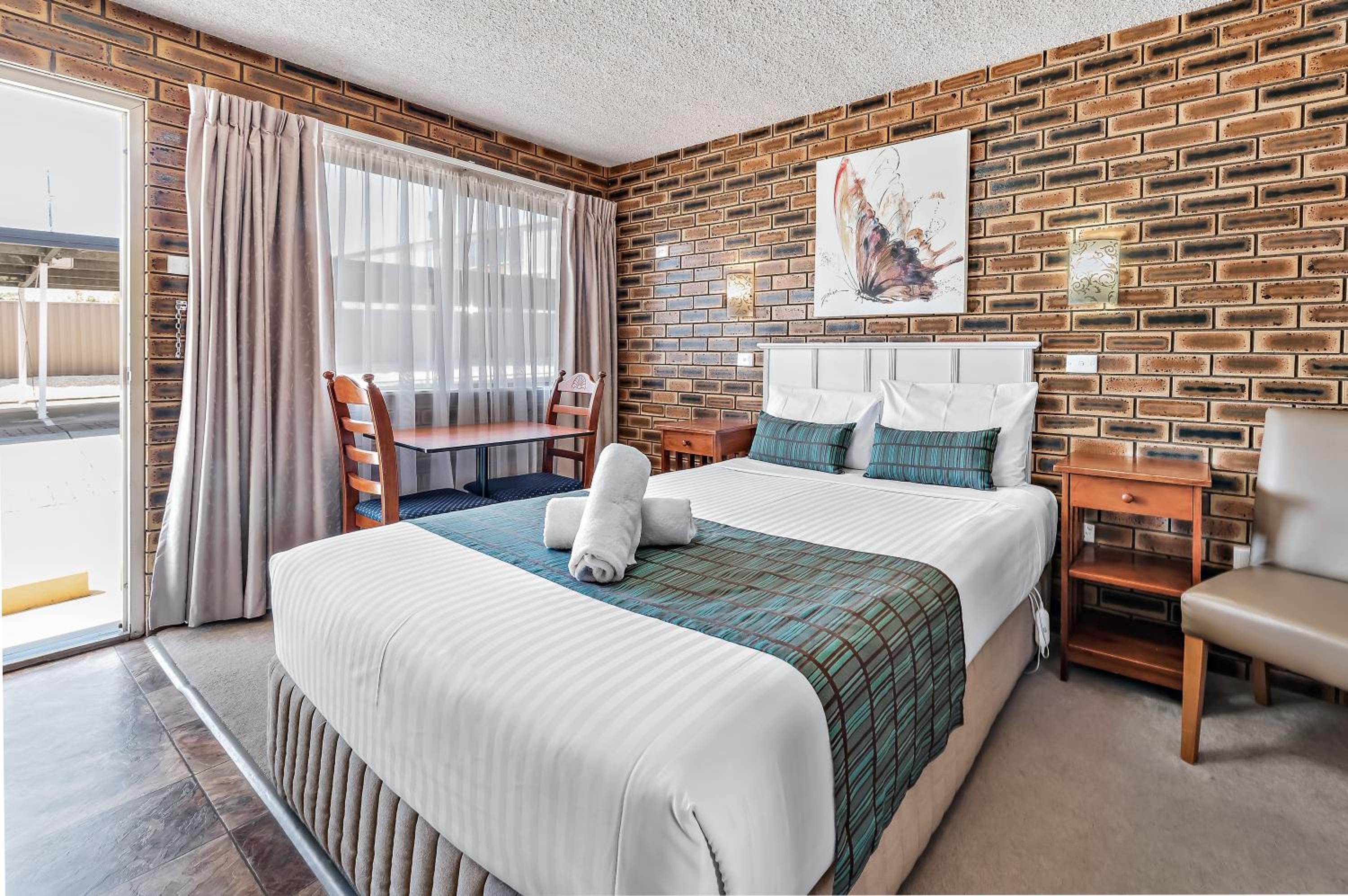 Standard Queen Room photo 3