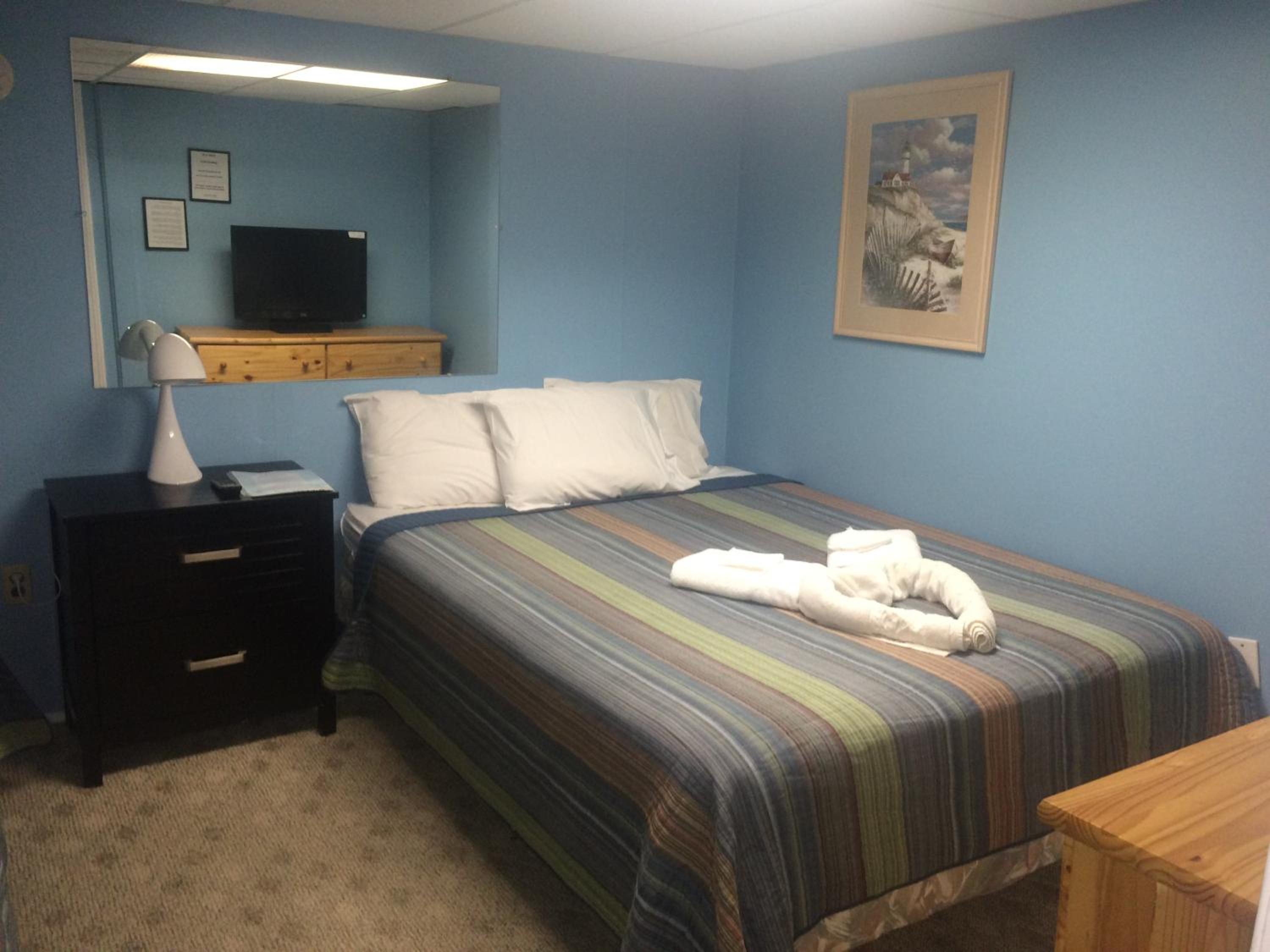 Studio with Two Queen Beds - 16
